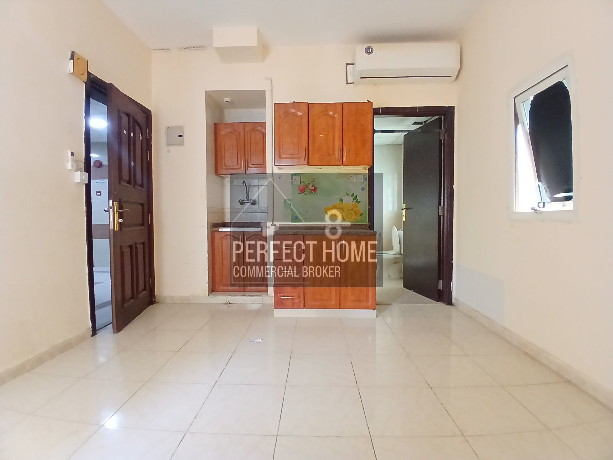 Spacious studio apartment available in nabba near to mubarkh centre split ac central gas family building