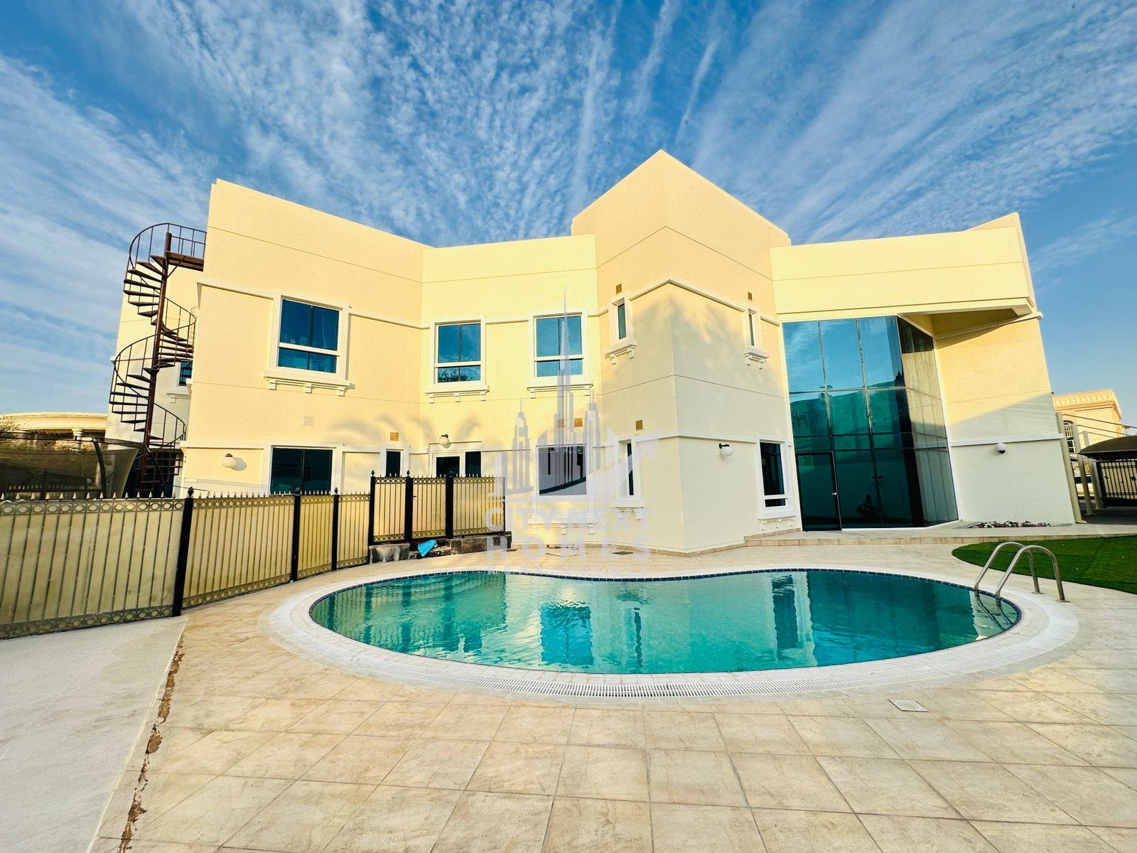 7 bedroom \ 2 leaving area / swimming pool