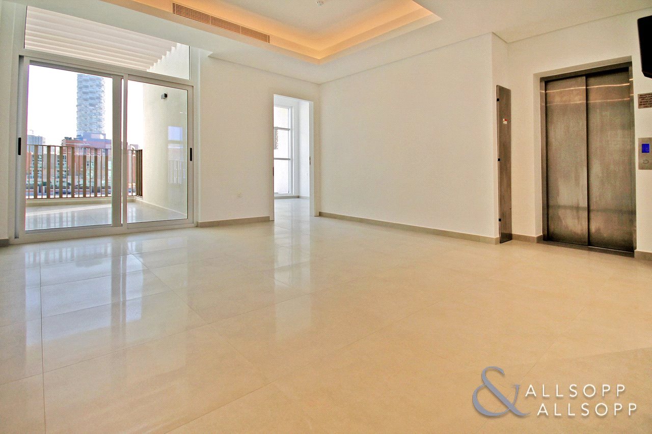 Unique Corner Unit | 4 Bed | Notice Served