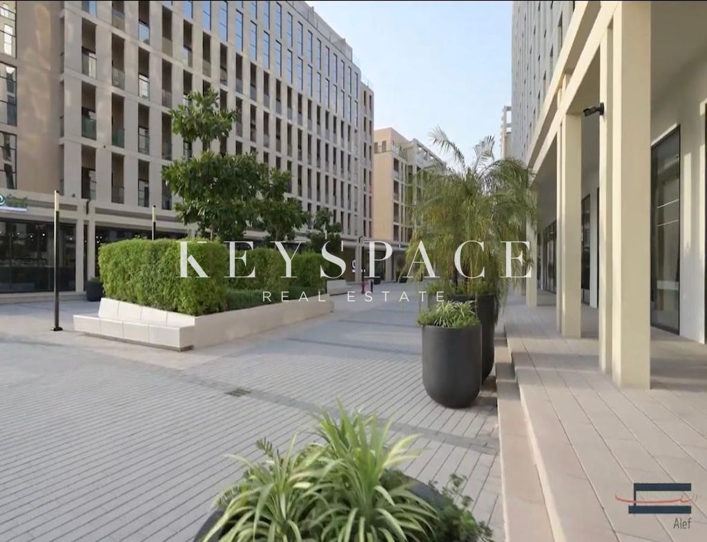 Elegant Residence in a Coveted and Exclusive Community | Resale
