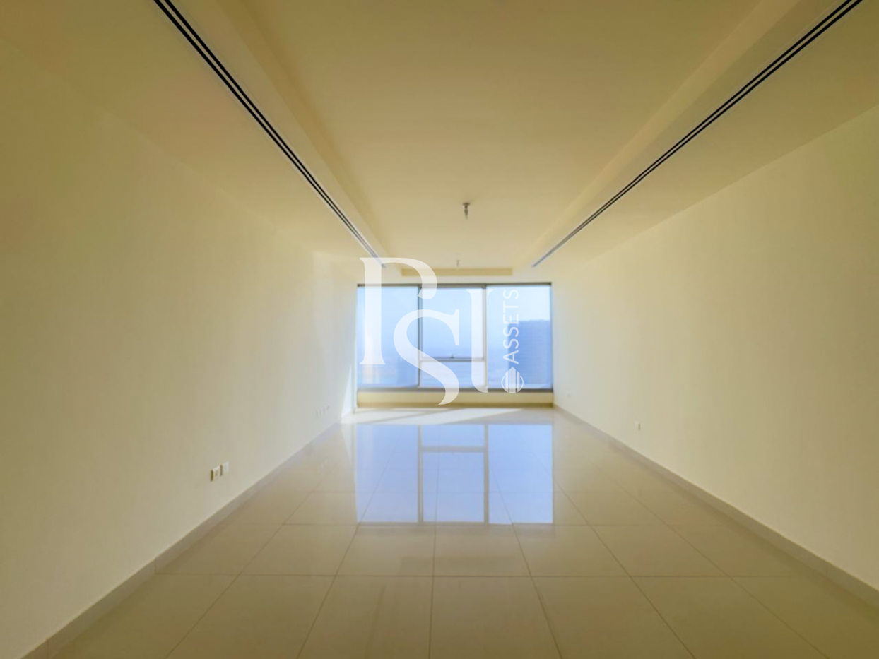 Sitting Room | Prime Location | High Floor