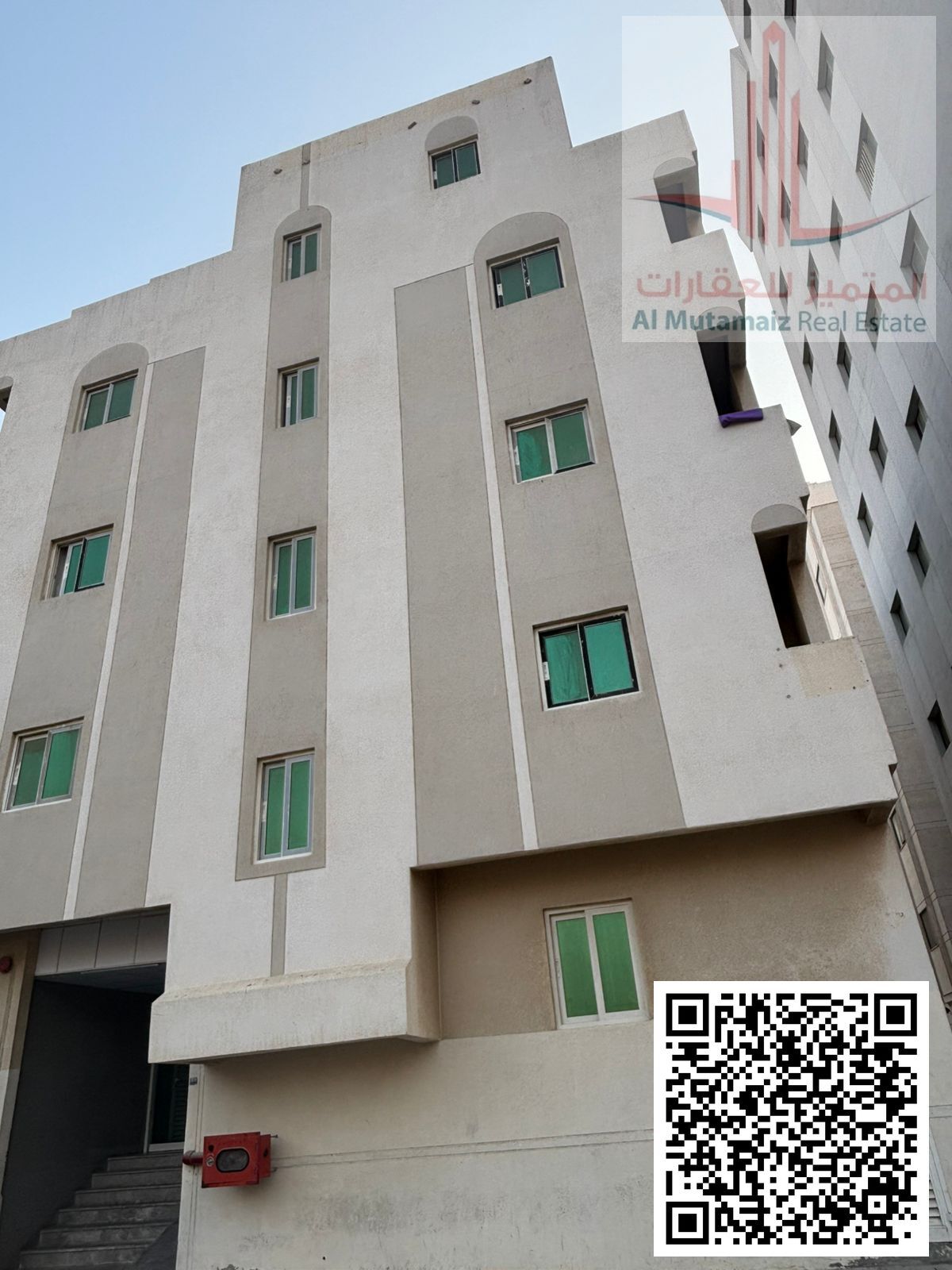 Studio apartment with bathroom, kitchen, and balcony. Excellent location.