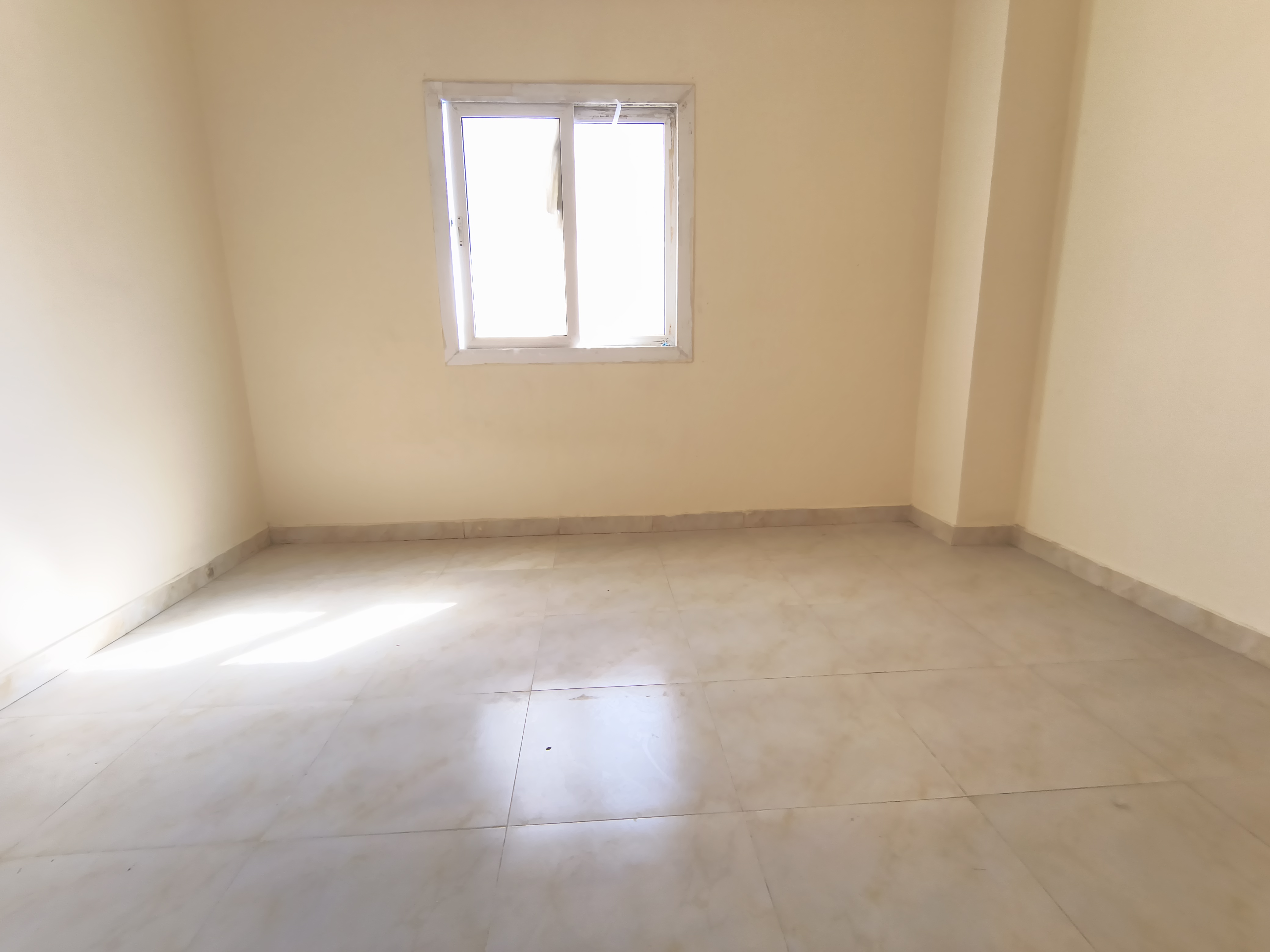 1 BEDROOM HALL CLOSE TO EMBASSADOR SCHOOL READY TO MOVE FOR FAMILIES ONLY 30K