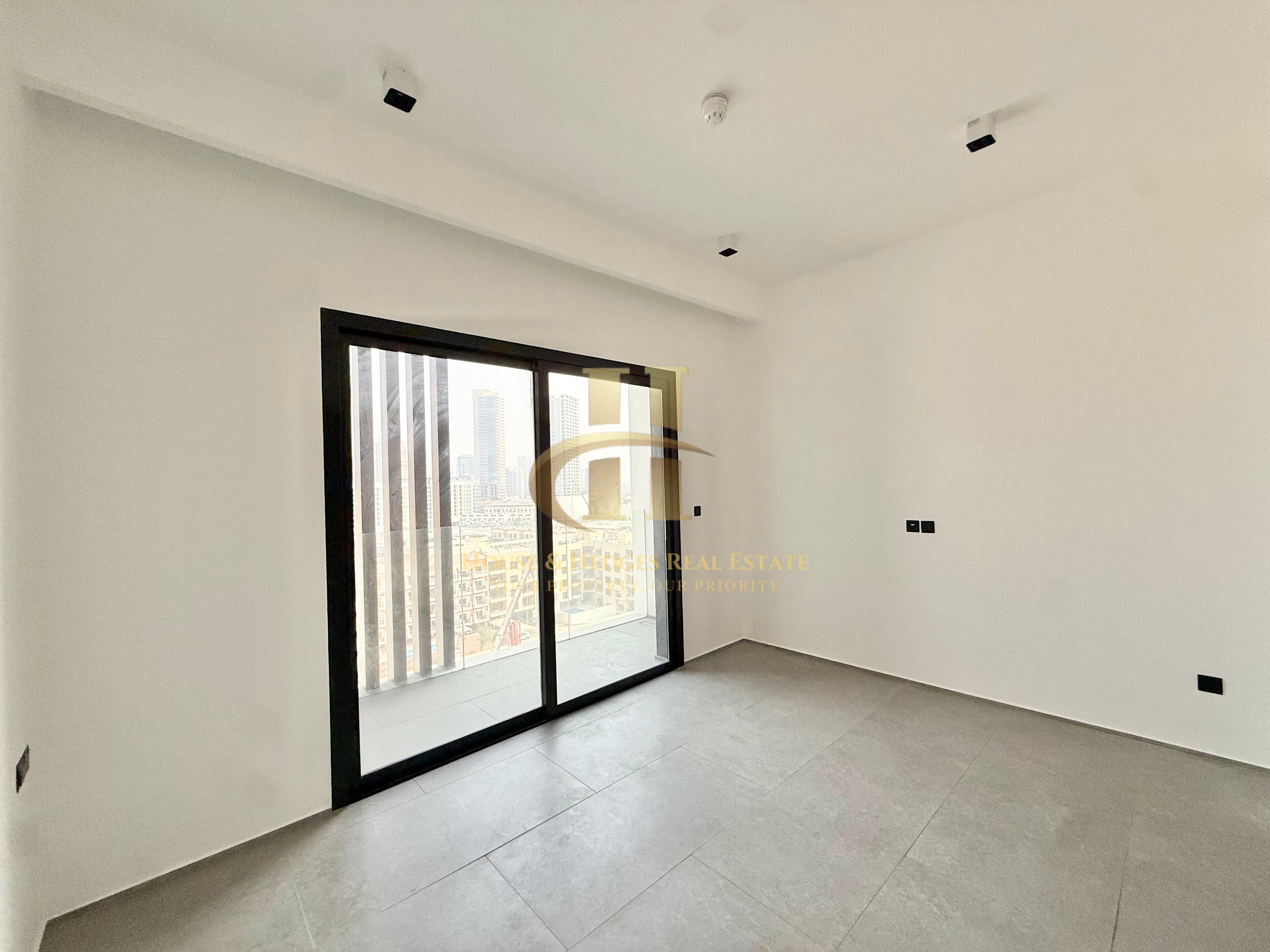 Spacious | Fitted Kitchen | Ready to Move