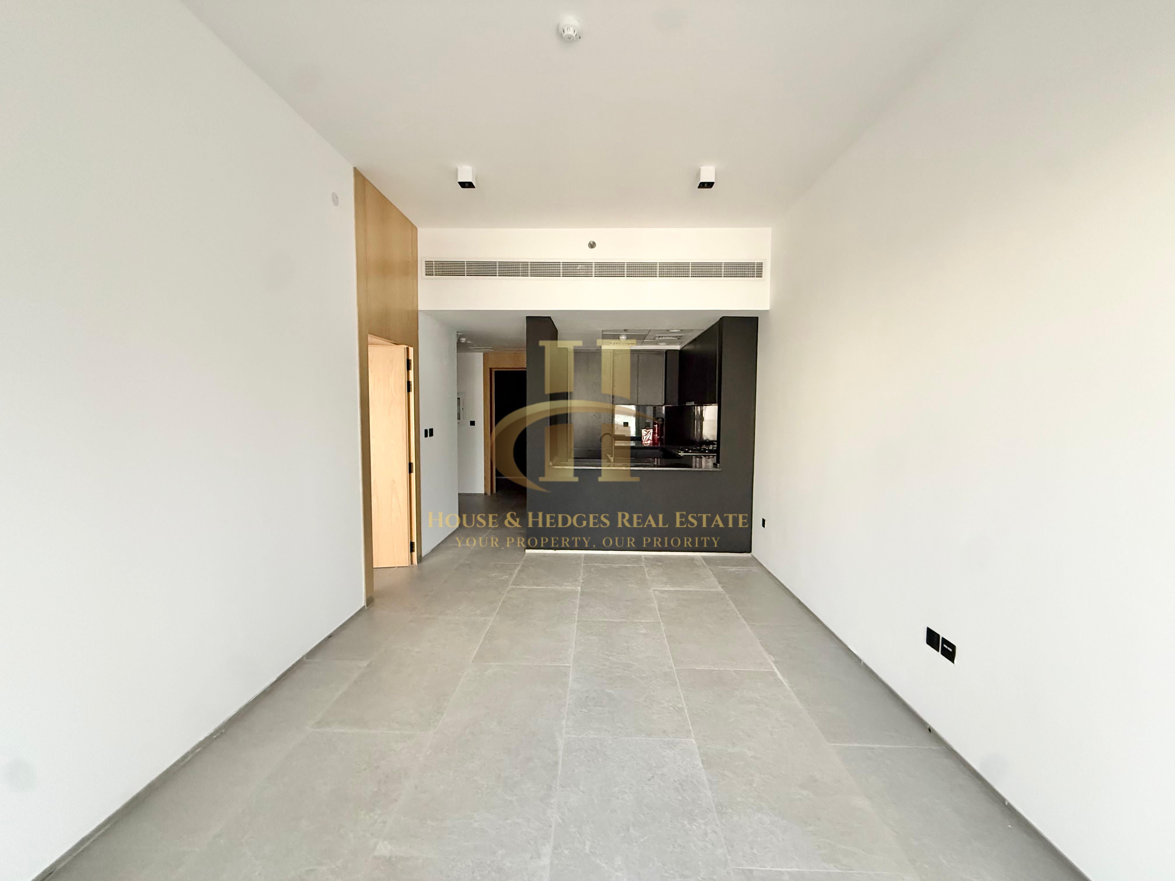 Walk-in Wardrobe | Infinity Sky Pool | Vacant