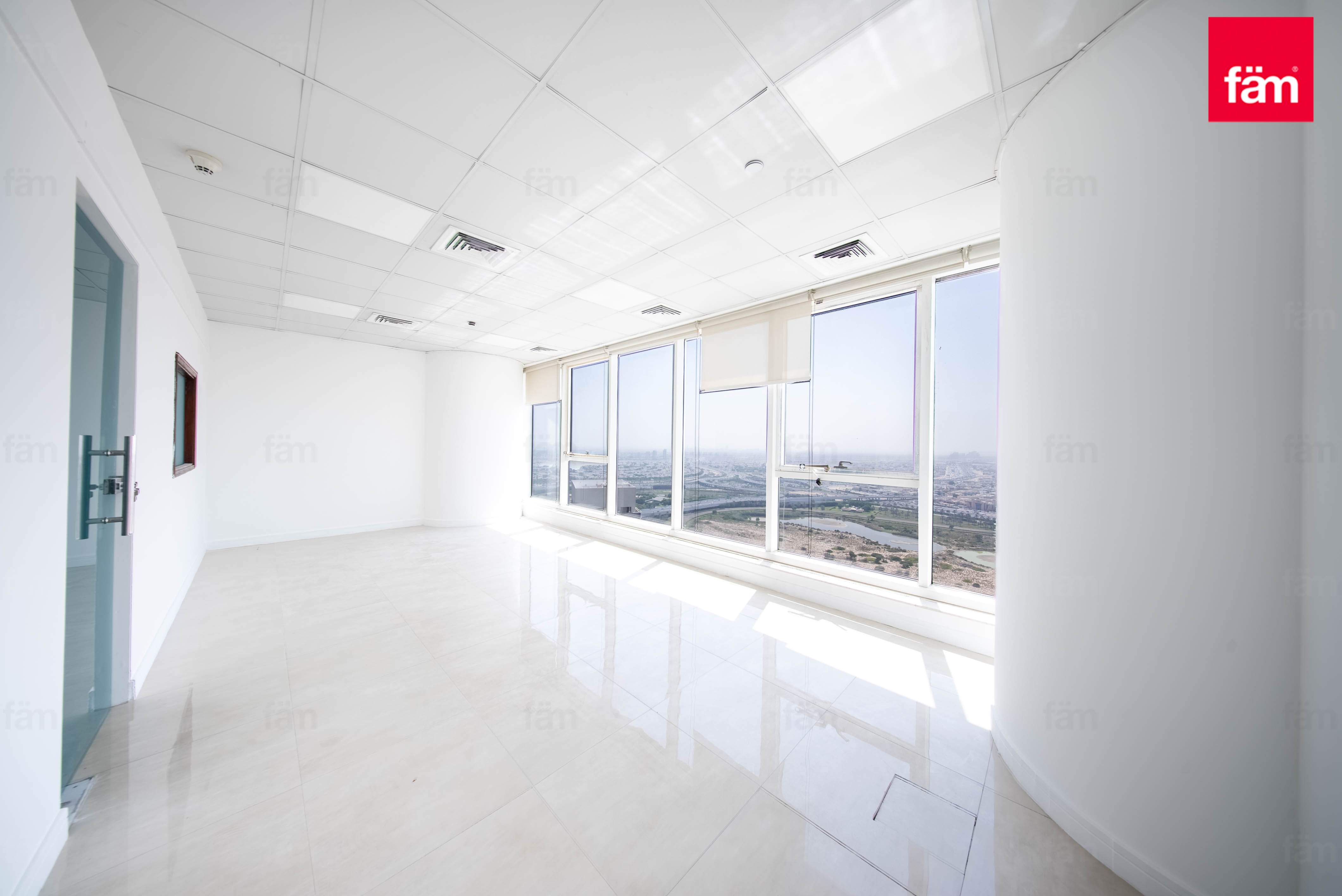 High Floor / Vacant / Beautiful Location