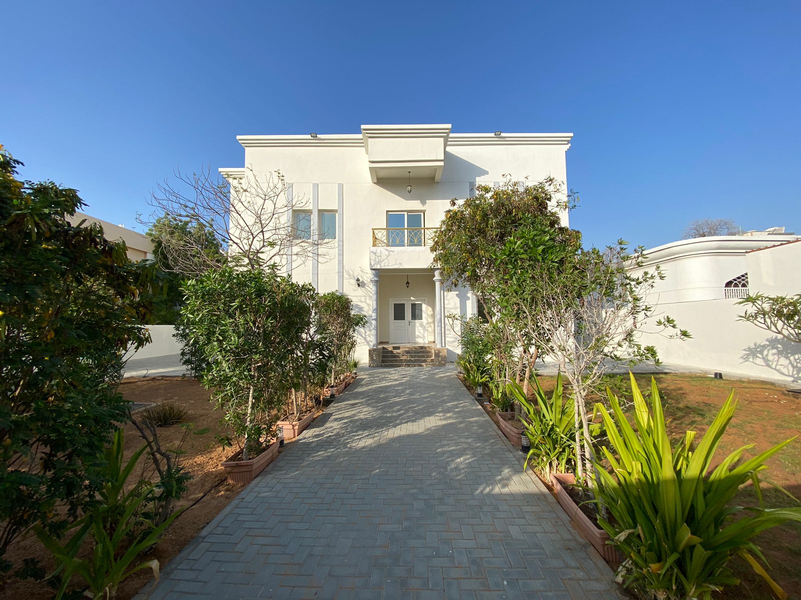 4-bedroom master villa with large garden in Sharjah Al Jazzat, near schools and Kuwait Hospital