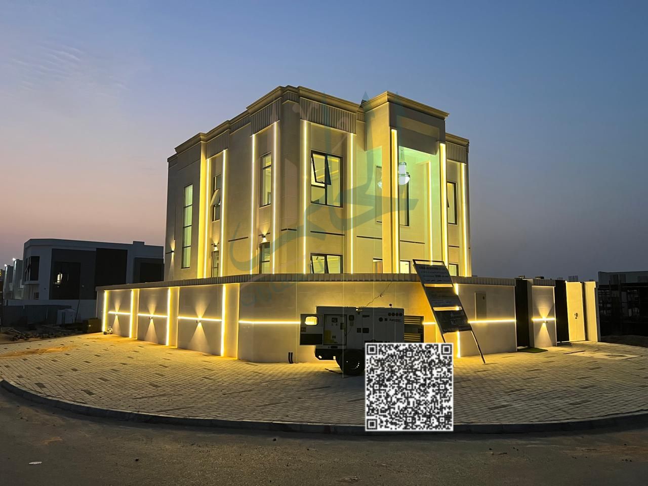 4 bedroom villa for sale - Al Helio Center, Ajman, corner on two streets, 4 master bedrooms, spacious interior spaces, large parking AED 100,000