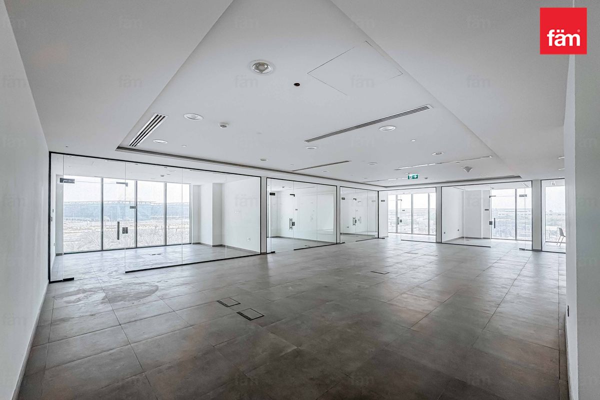 Spacious Office Ded License Prime Location