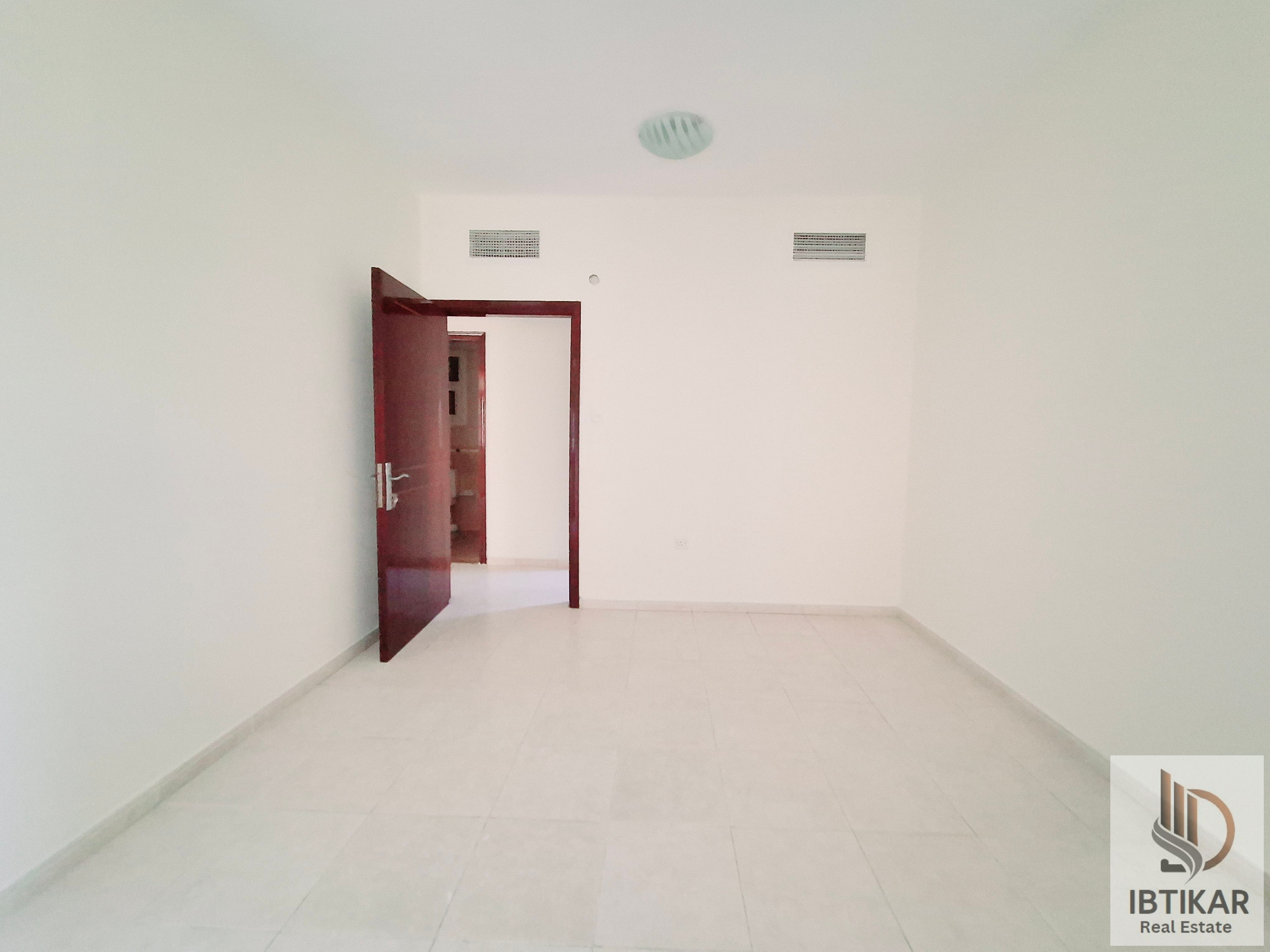 Spacious 1bhk available in Um tarafa