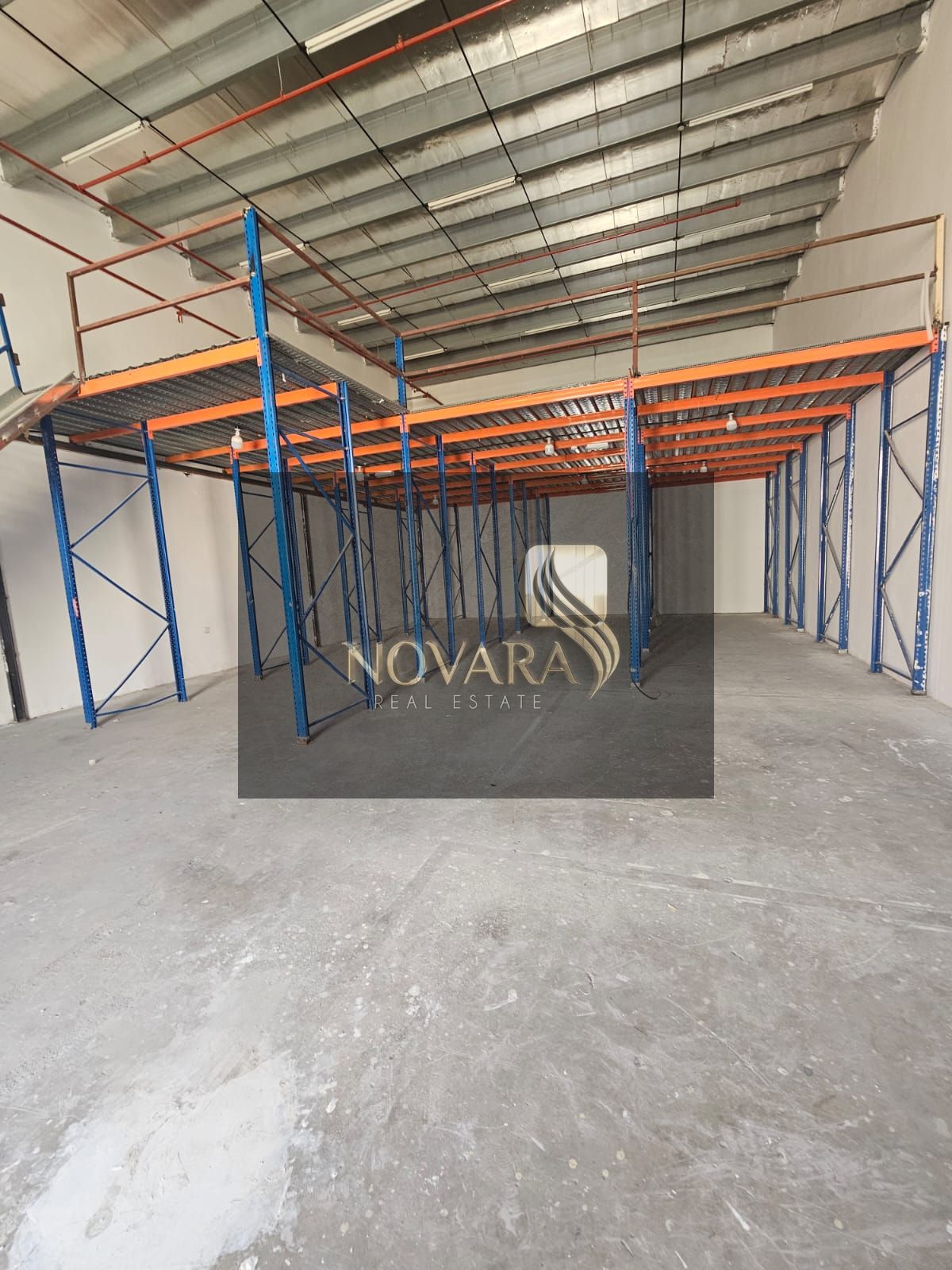 Are you looking for a warehouse with a strategic location and practical design that suits your commercial or industrial activity?