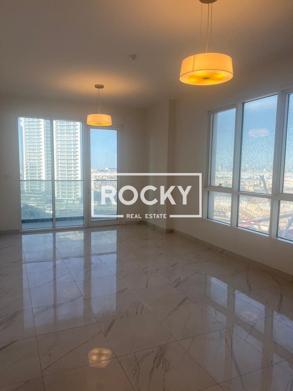 1 B/R | Balcony on High Floor with Storage | Near Miracle Garden