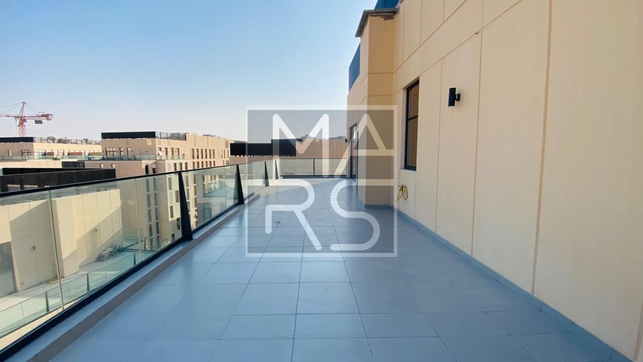 Huge Penthouse| Kitchen Appliances| Full View