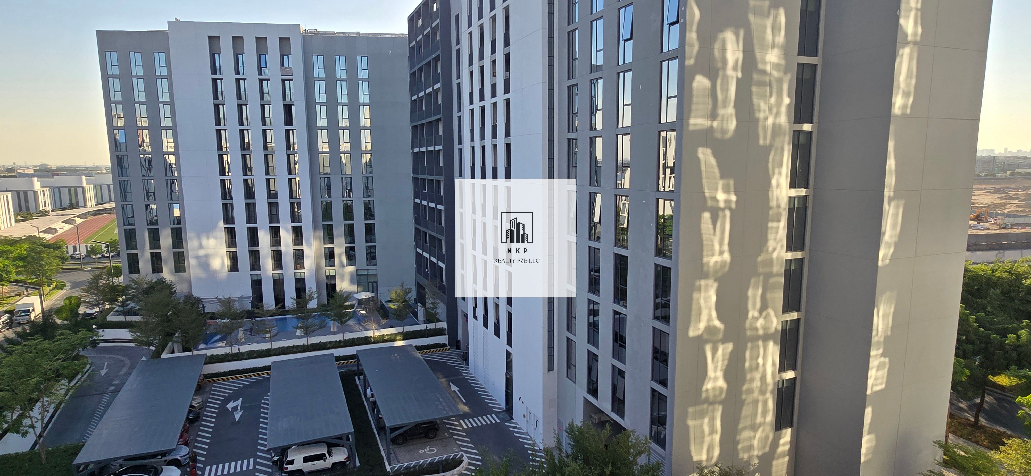 Spacious luxurious 1bhk lush fully furnished apartment with 2 bathrooms Pool view