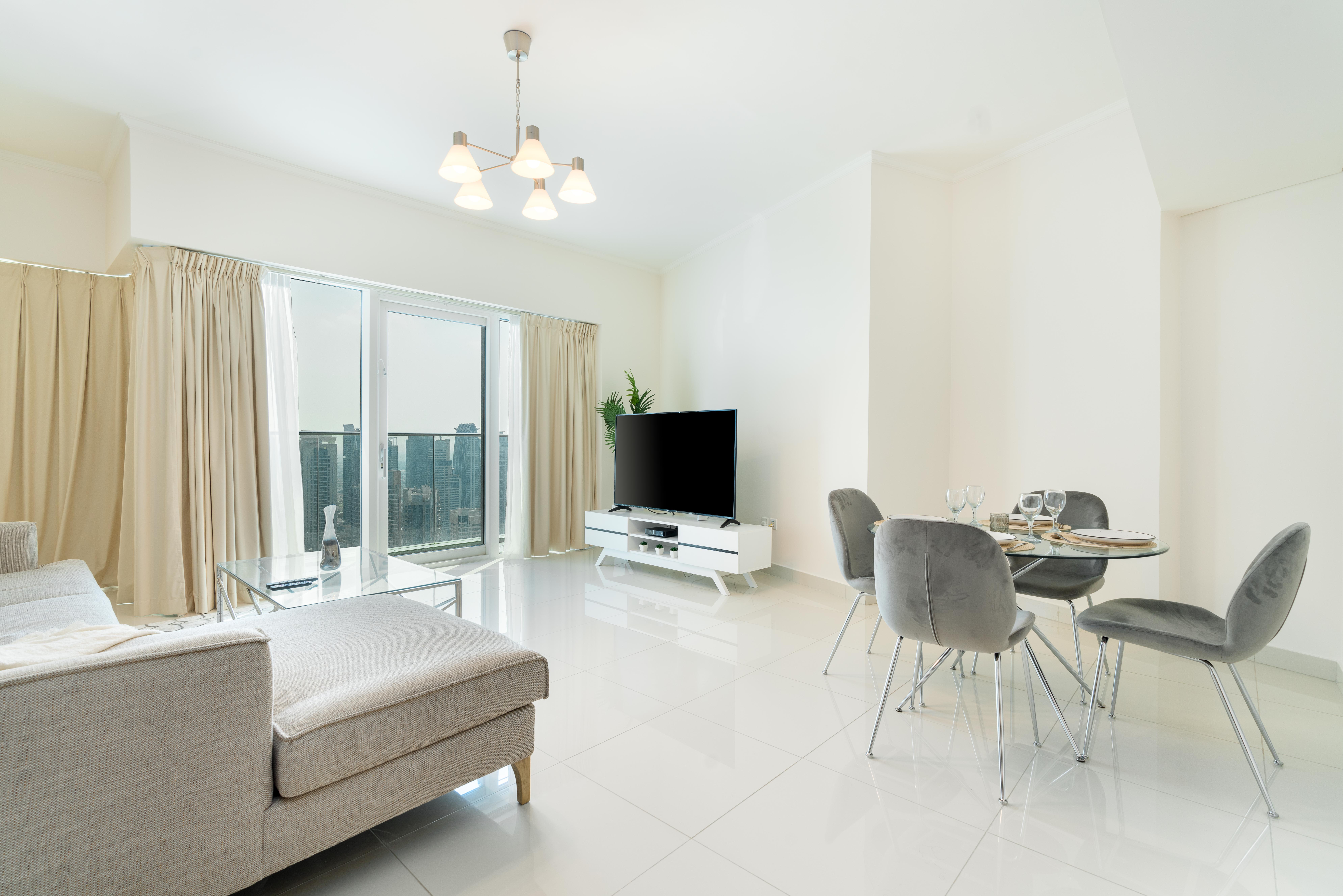 Stunning / Marina and Sea view / Prime location / High Floor