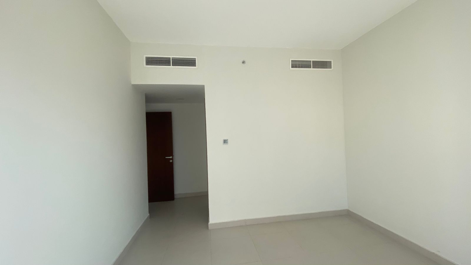 Two bedrooms and a living room, second tenant, with parking. Contract attestation is the responsibility of the owner. Open view. Completely free maint