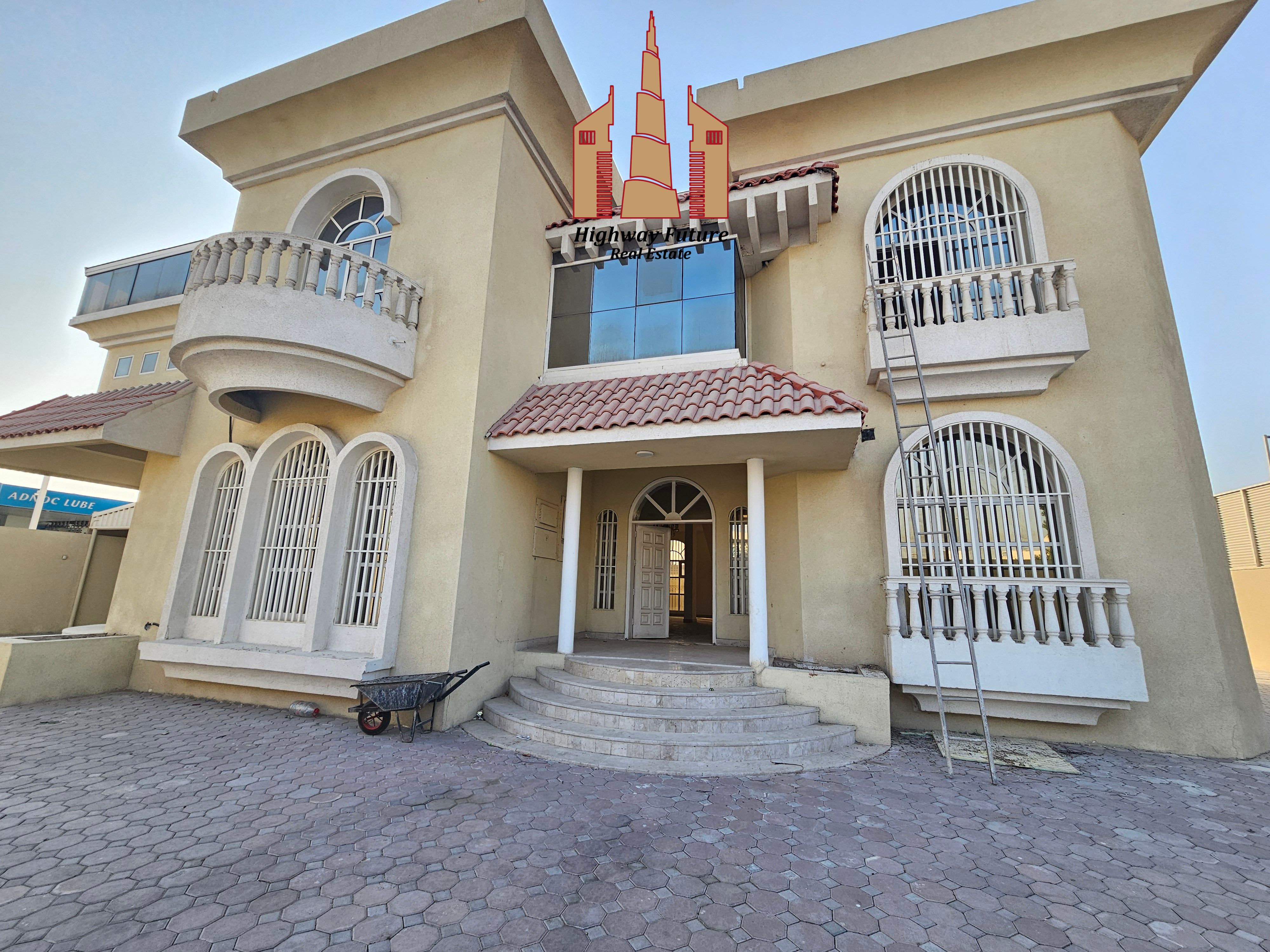 5 Bedroom to Hall Majlis very big Garden wardrobe parking store room