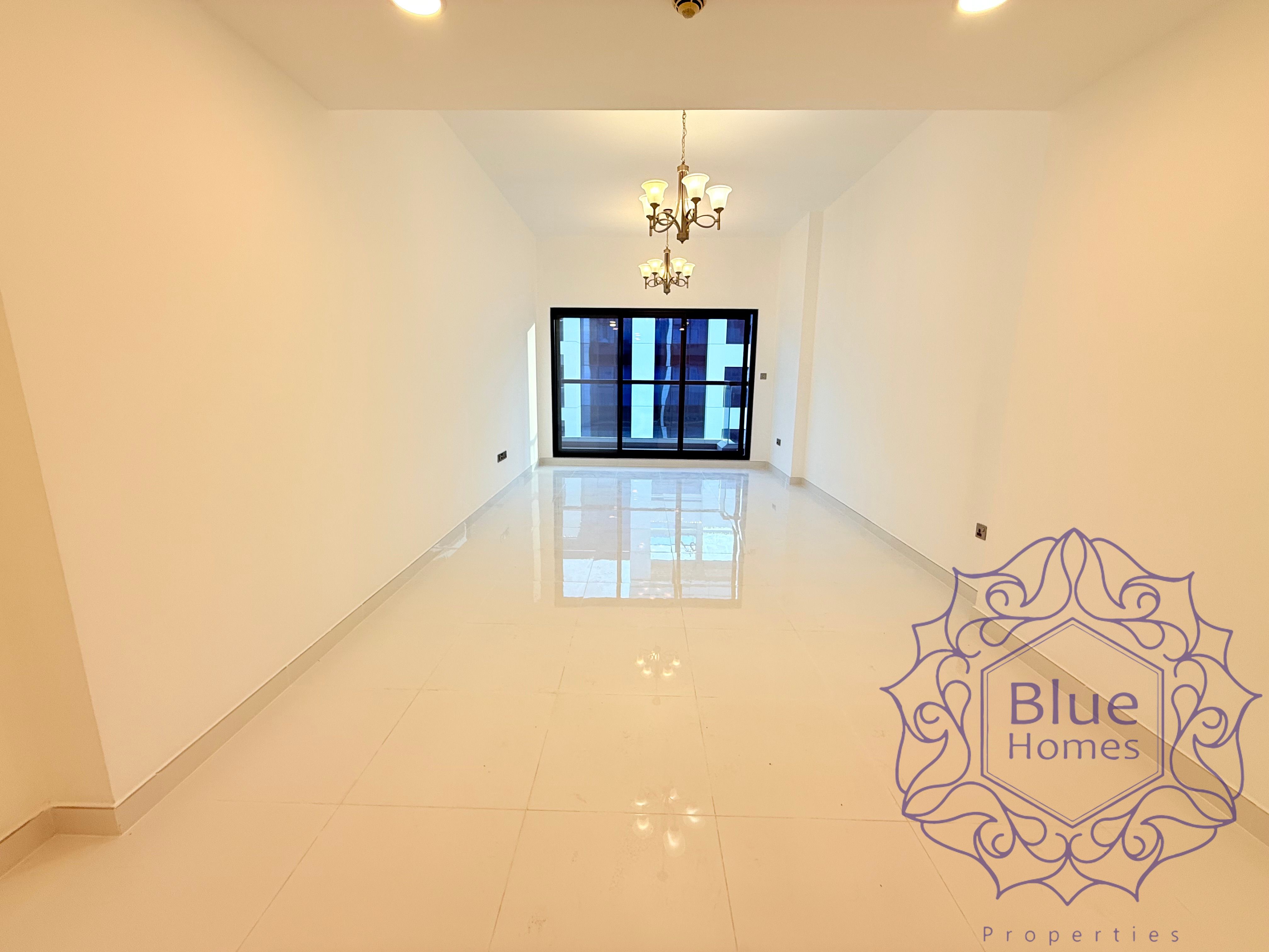 Huge unit/Family Building/Near Metro