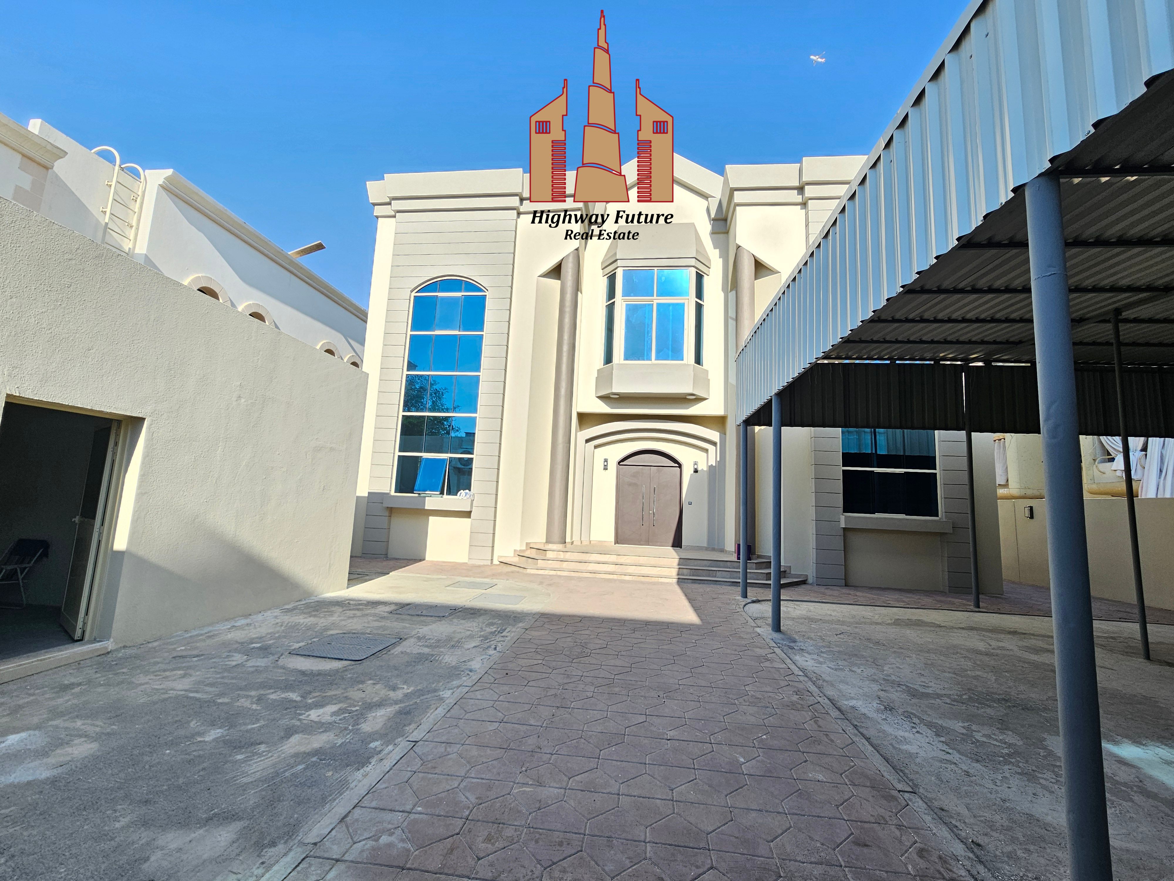 5 Bed room 2 Hall Majlis Maids room wardrobe 3 Master room Parking near Beach big Villa 165k