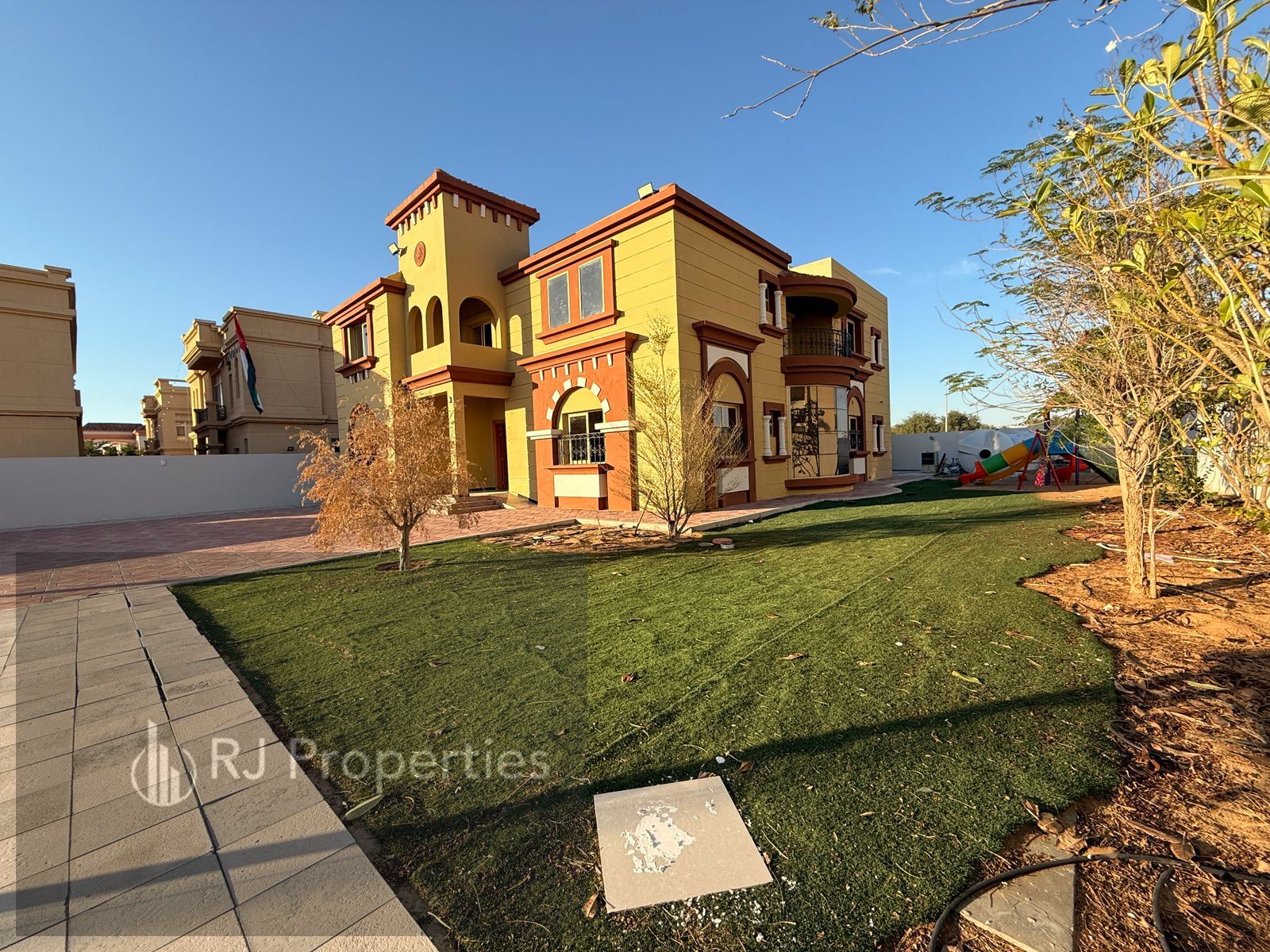 LUXURY 5Bhk with garden MAID ROOM driver room