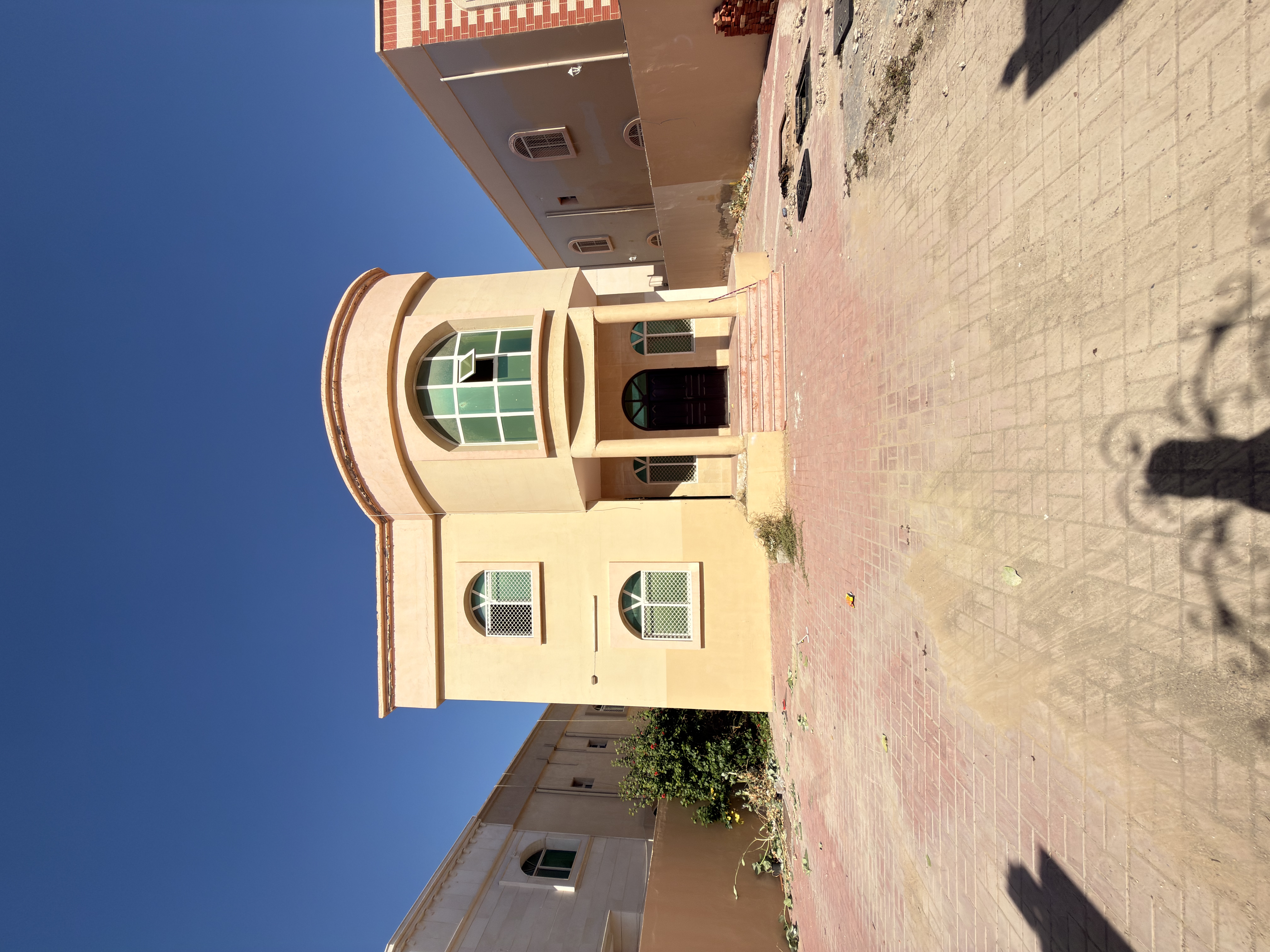 Near main road villa for rent
