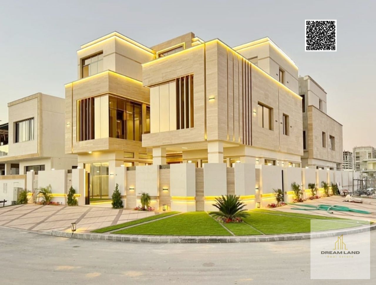 Two floors and a roof with elevator and swimming pool. Freehold ownership for all nationalities. Price includes everything.