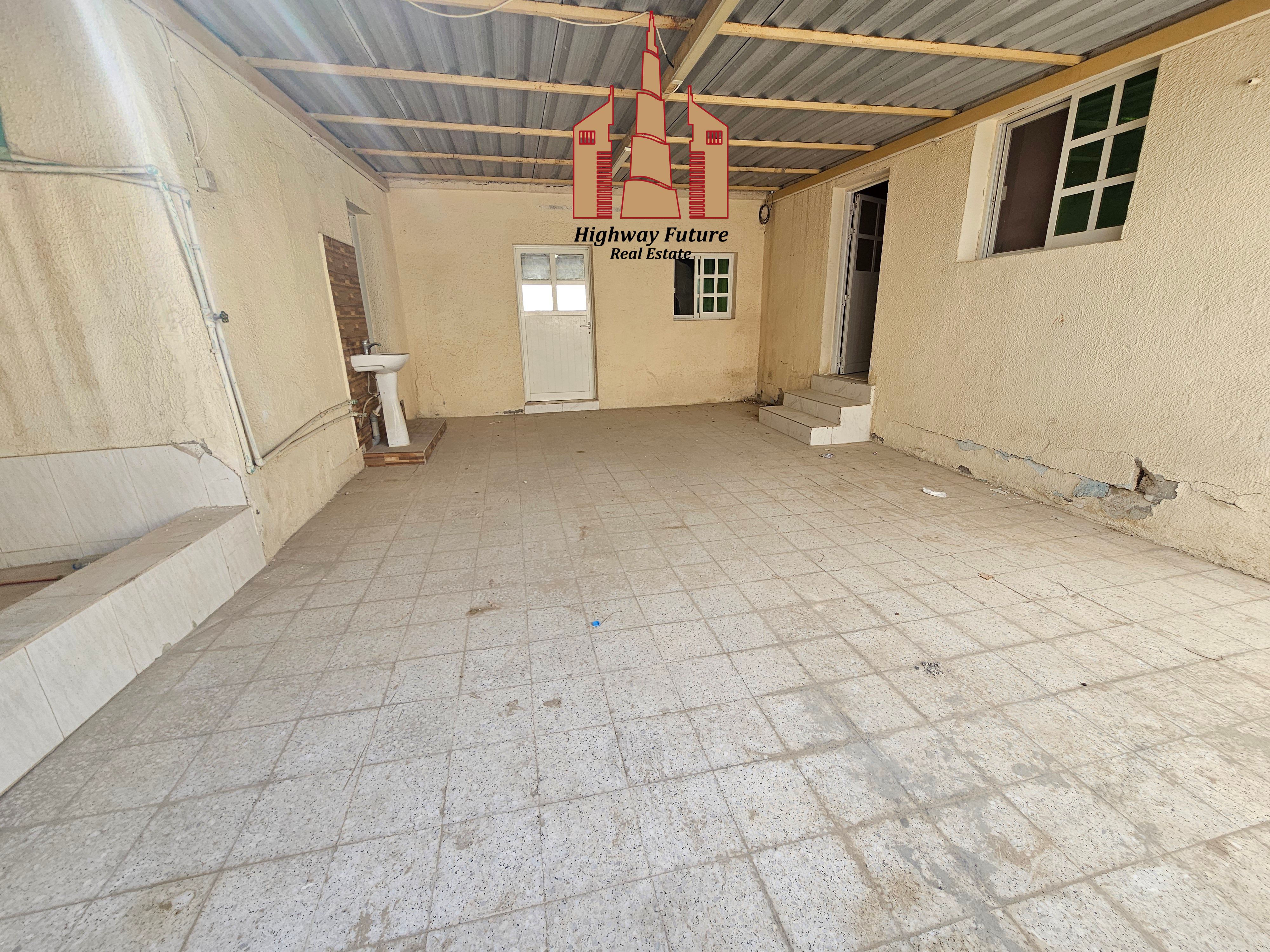 4 Bed room Hall Majlis corner Villa 3 washroom parking 2 Master room only for gcc 520k