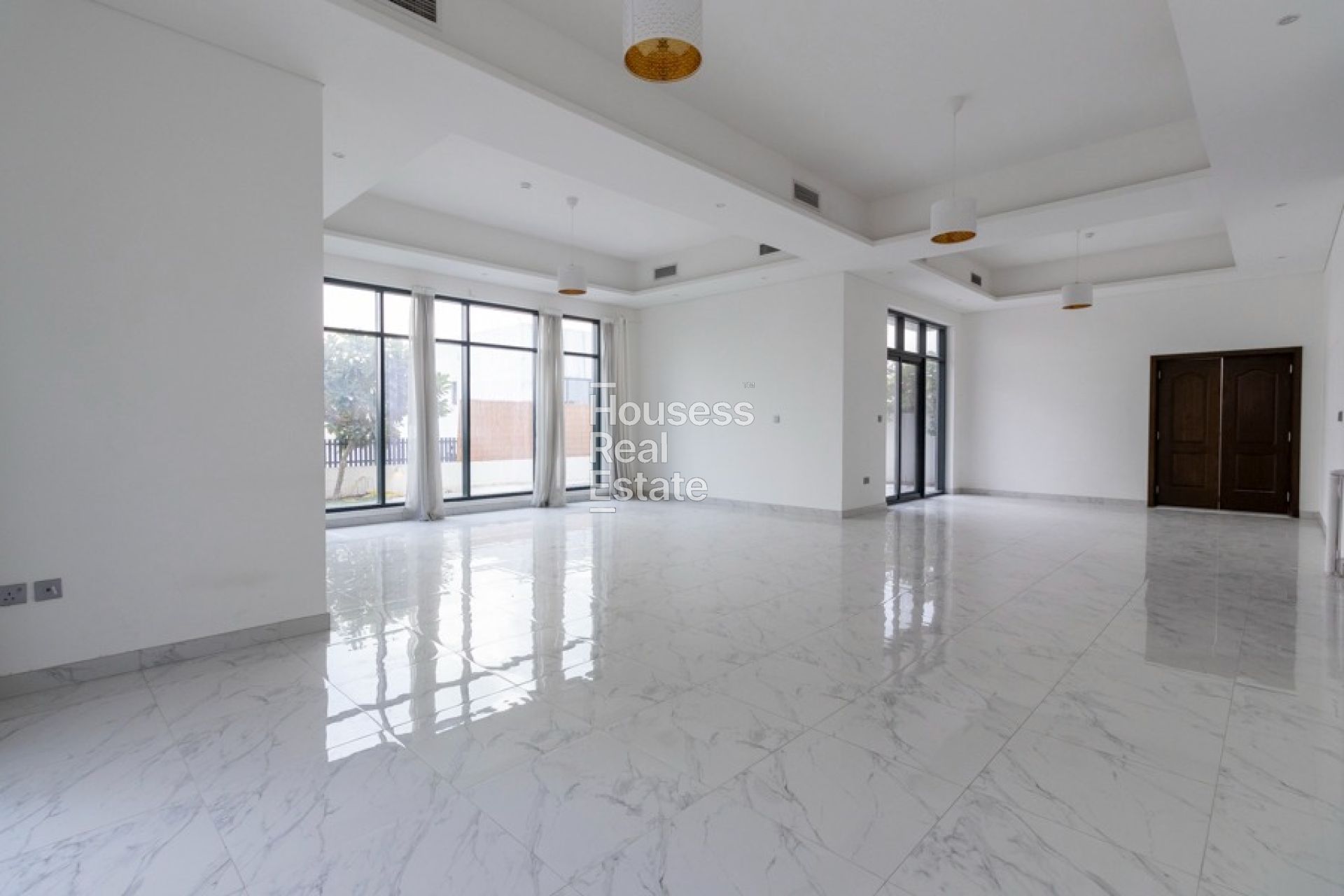 Private developer | Pool | Closed garage