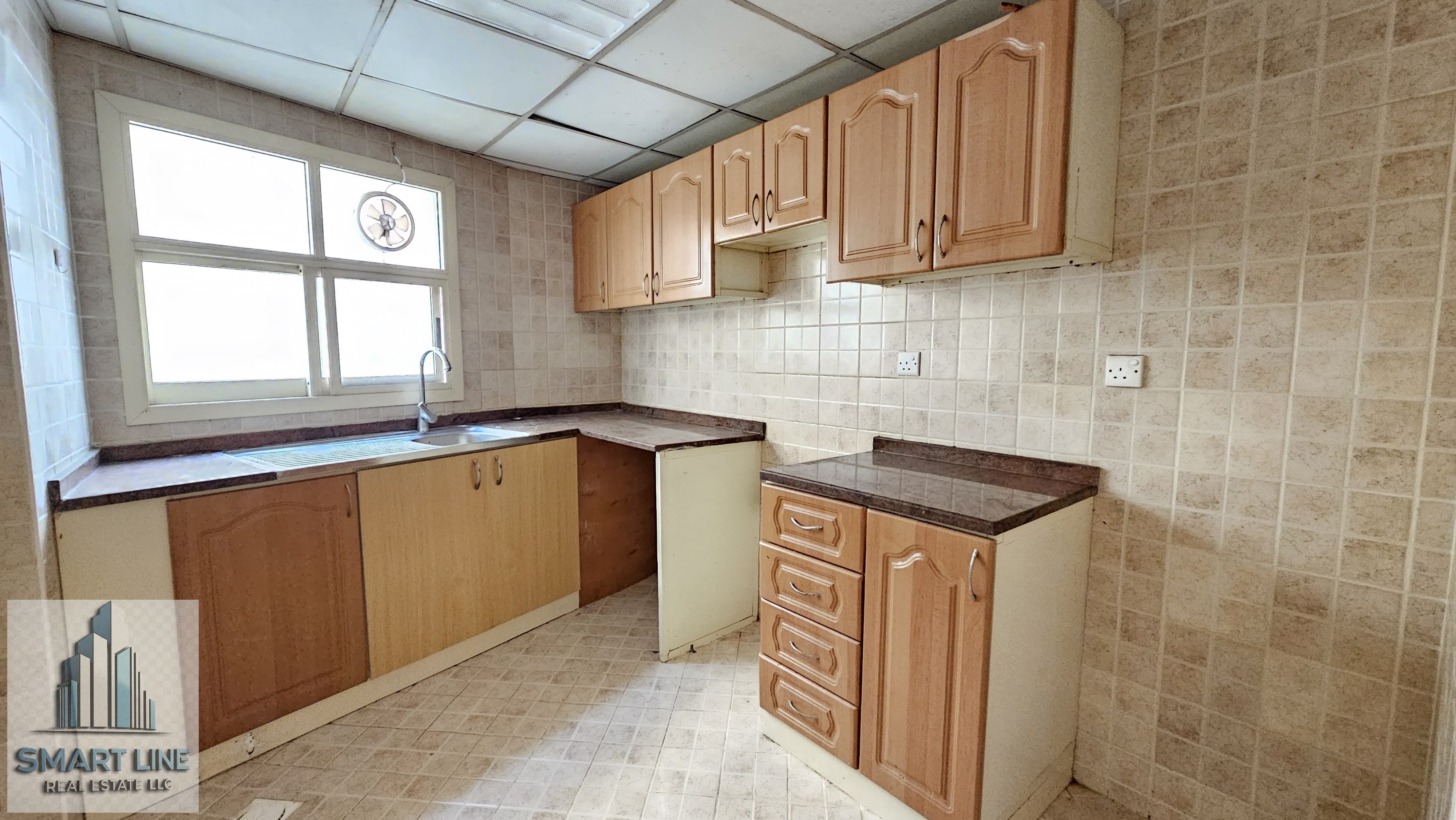 Elegant 2Bhk Apartment With Wardrobes And Living Hall With Balcony Close To Dubai Bus Stop