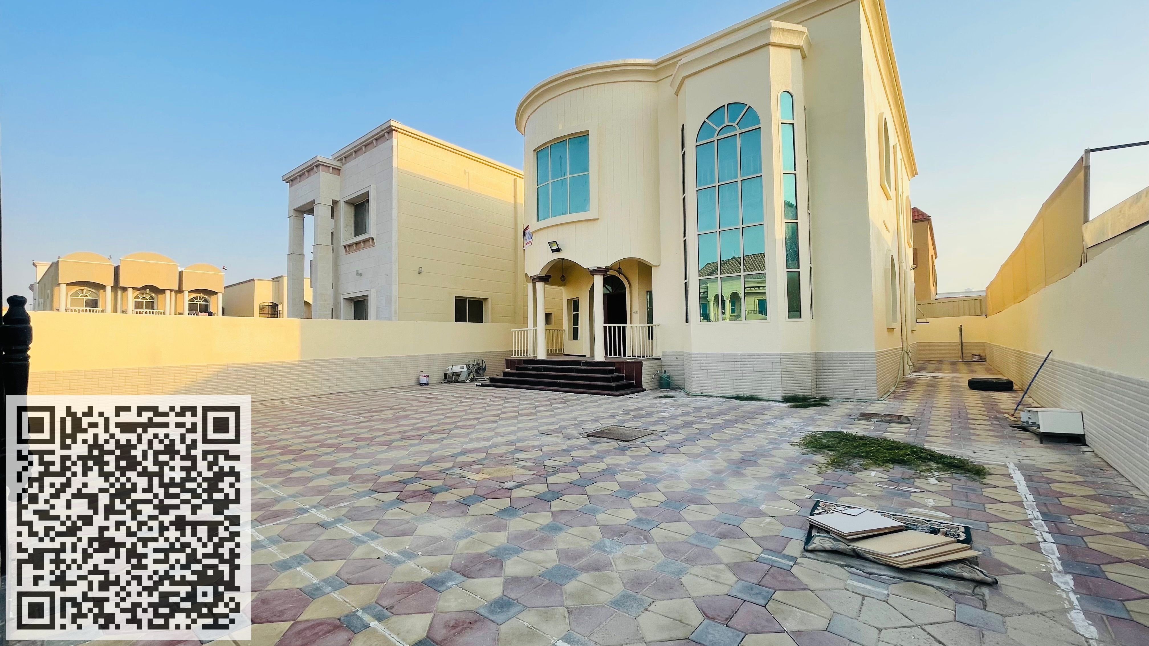 Large villa for sale, freehold ownership, prime location, good price, bank financing available.