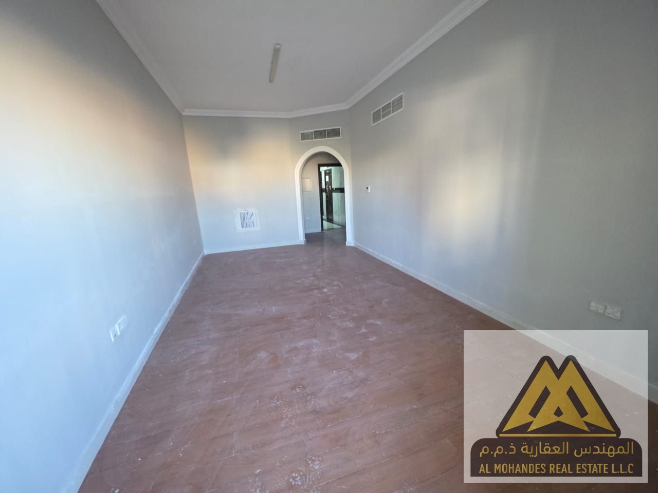 High-quality finishing | Central air conditioning | Very clean building | Prime location | Balcony