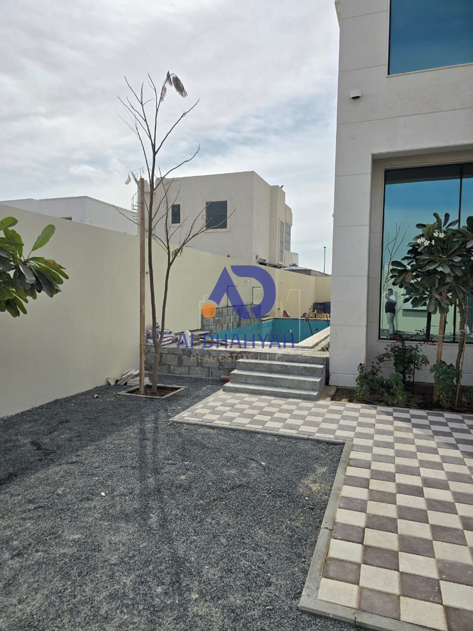 For sale a high-end villa in Houshi area - high quality finishes Land area: 3150 feet Building area: 2600 feet It consists of two floors (ground + first) Ground Floor: Lounge with bathroom Board with bathroom Kitchen First floor: 4 master rooms Ha