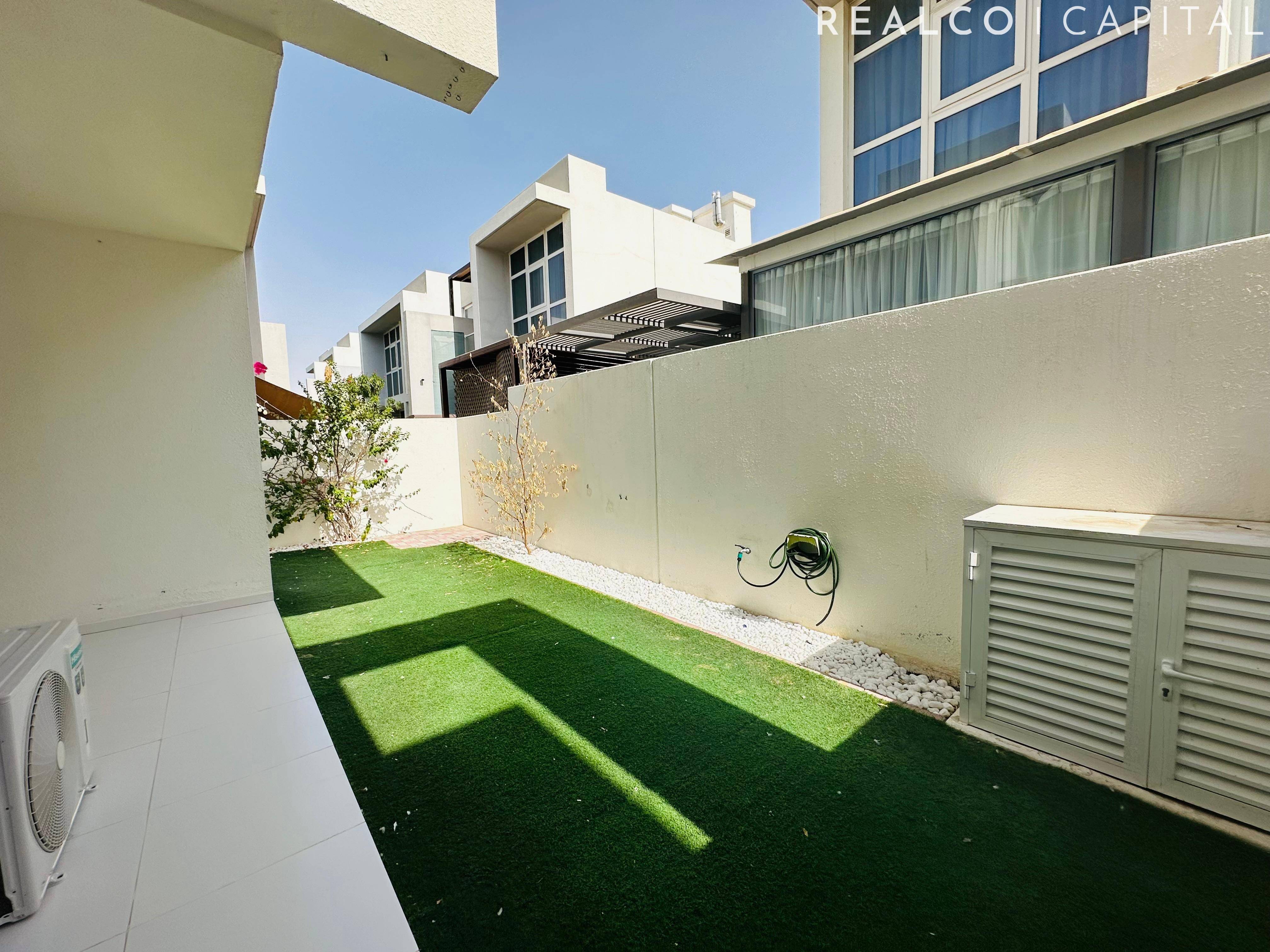 L Shape Garden 3 Bedrooms Vacant In Albizia Cluster