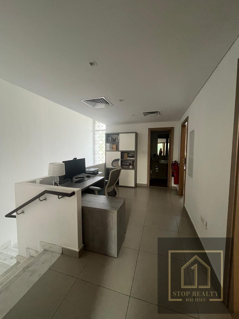 SINGLE ROW | UNFURNISHED 3BR TH | VACANT FROM DECEMBER 10