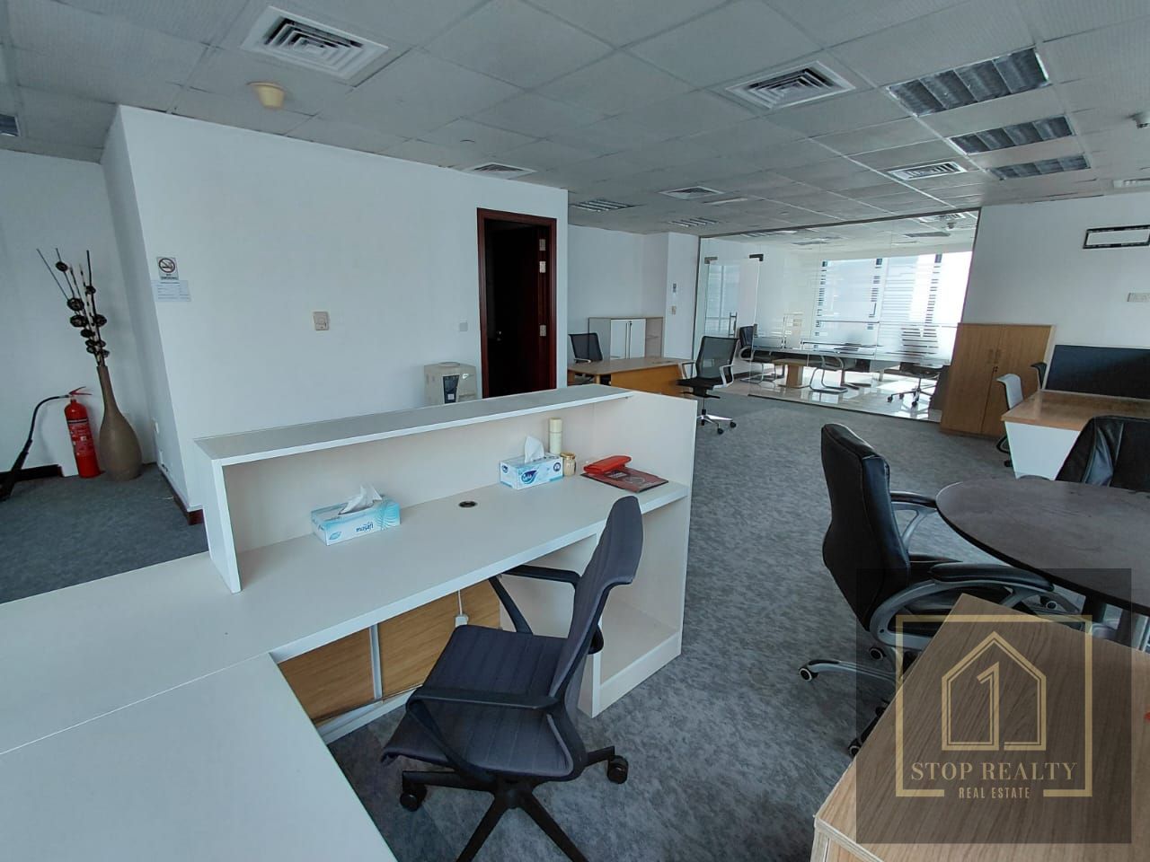 FULLY FITTED | BRIGHT LAYOUT | WITH GLASS PARTITIONS & CABINS
