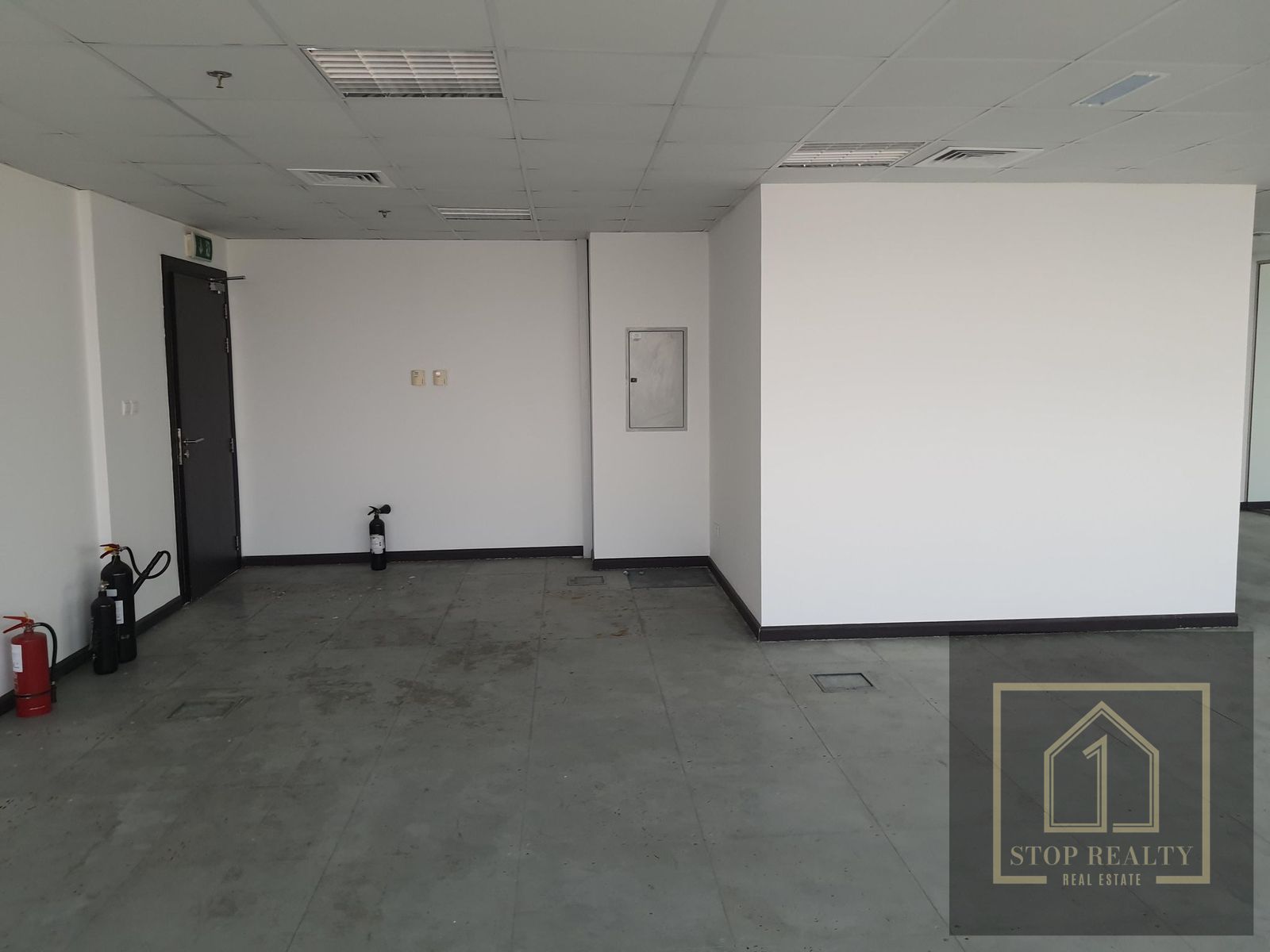 FULLY FITTED | GLASS PARTITIONS | SPACIOUS