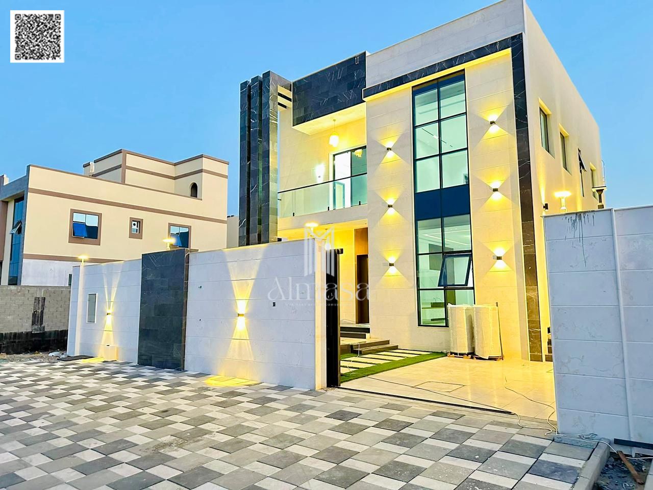 Own a villa with luxurious finishes, including registration and ownership fees. It features a spacious courtyard and excellent outdoor space.