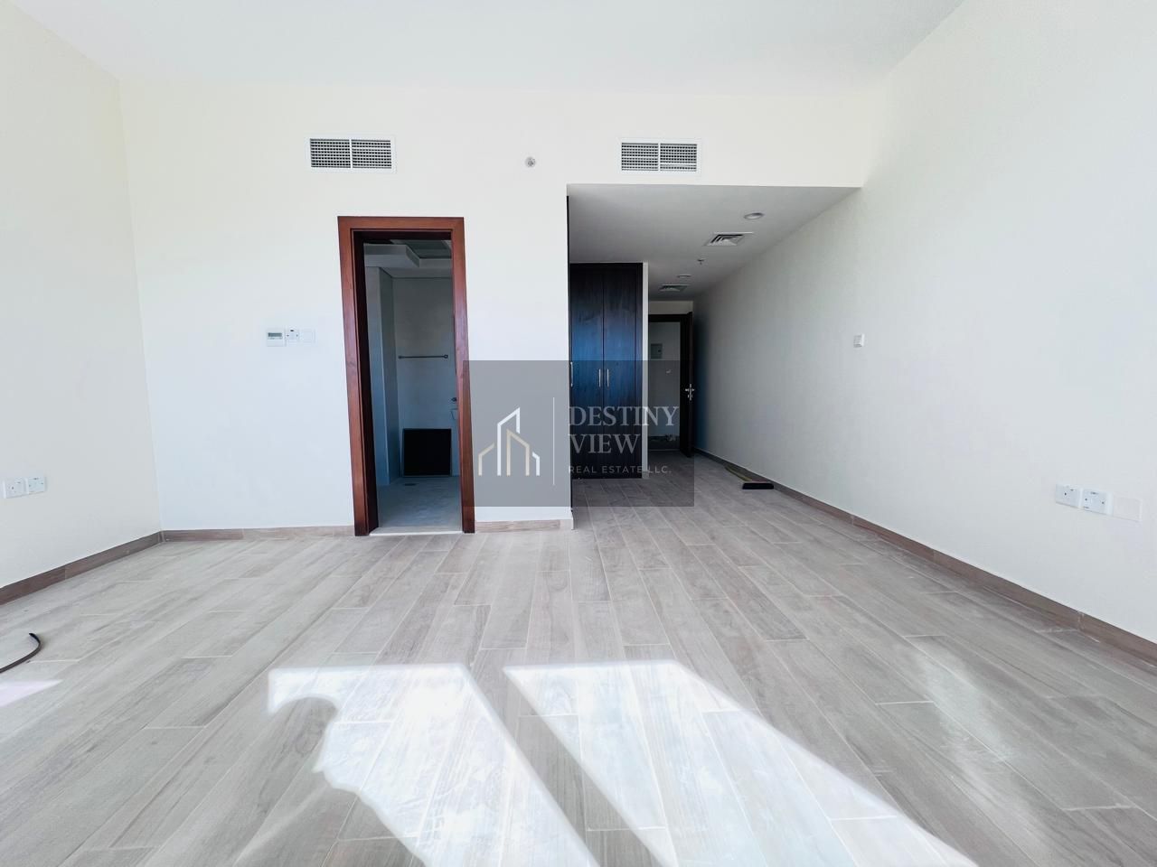 Like brand new lavish 2bhk full family building