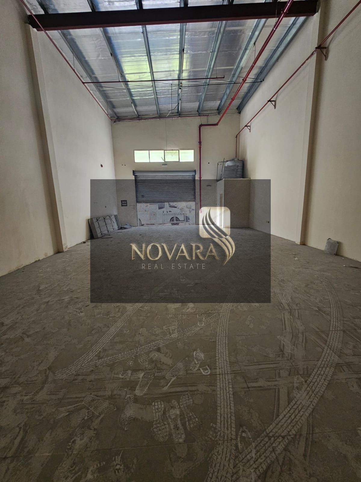 Warehouse for annual rent in Ajman, Al Jurf Industrial Area 1, area 1850 sq ft, 3-phase 25 kW electricity, on a main street