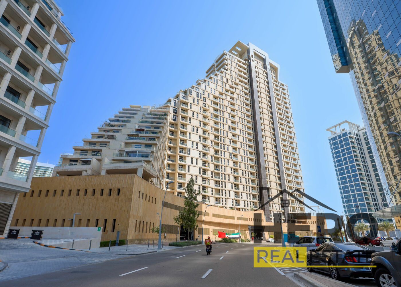 Prime Community | Cozy Living | Ideal Amenities !
