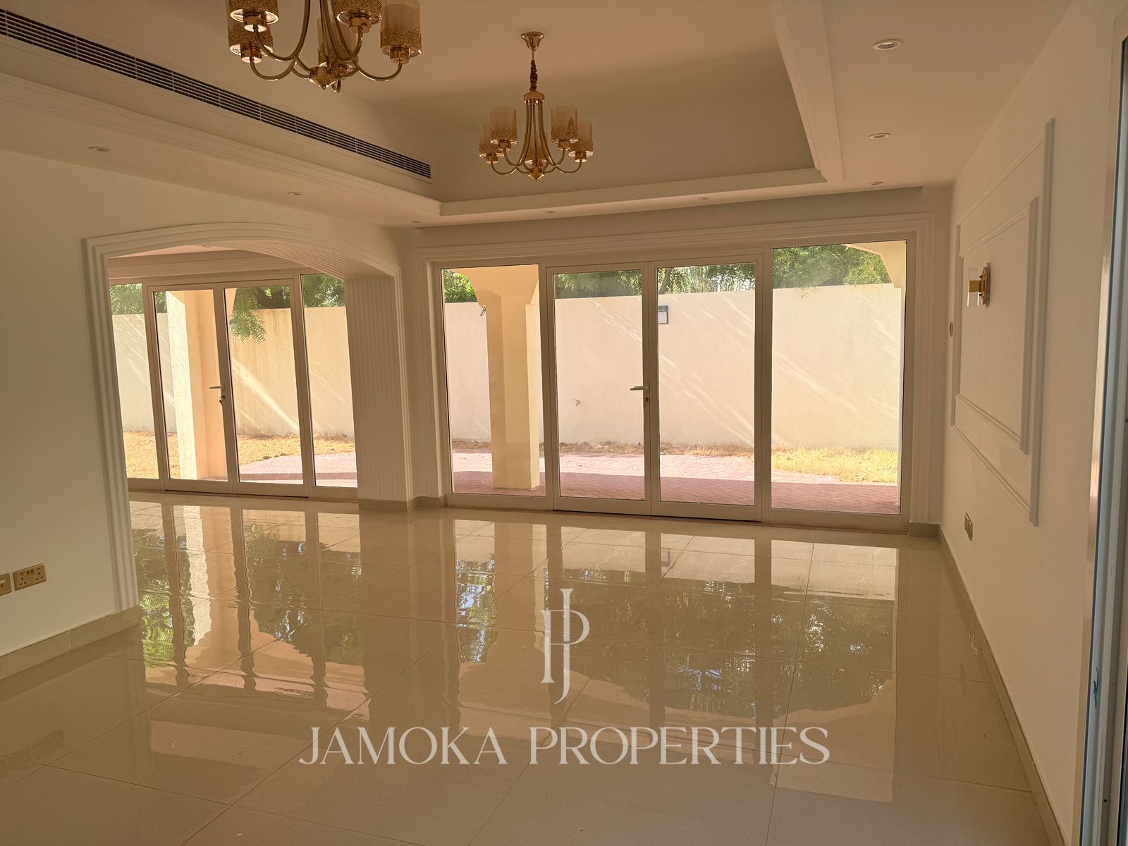 Spacious 5-Bed Villa | All En-Suite | Prime Jumeirah Location