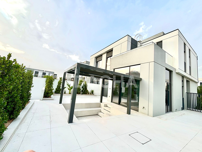 Vacant | Upgraded Garden | Brand New