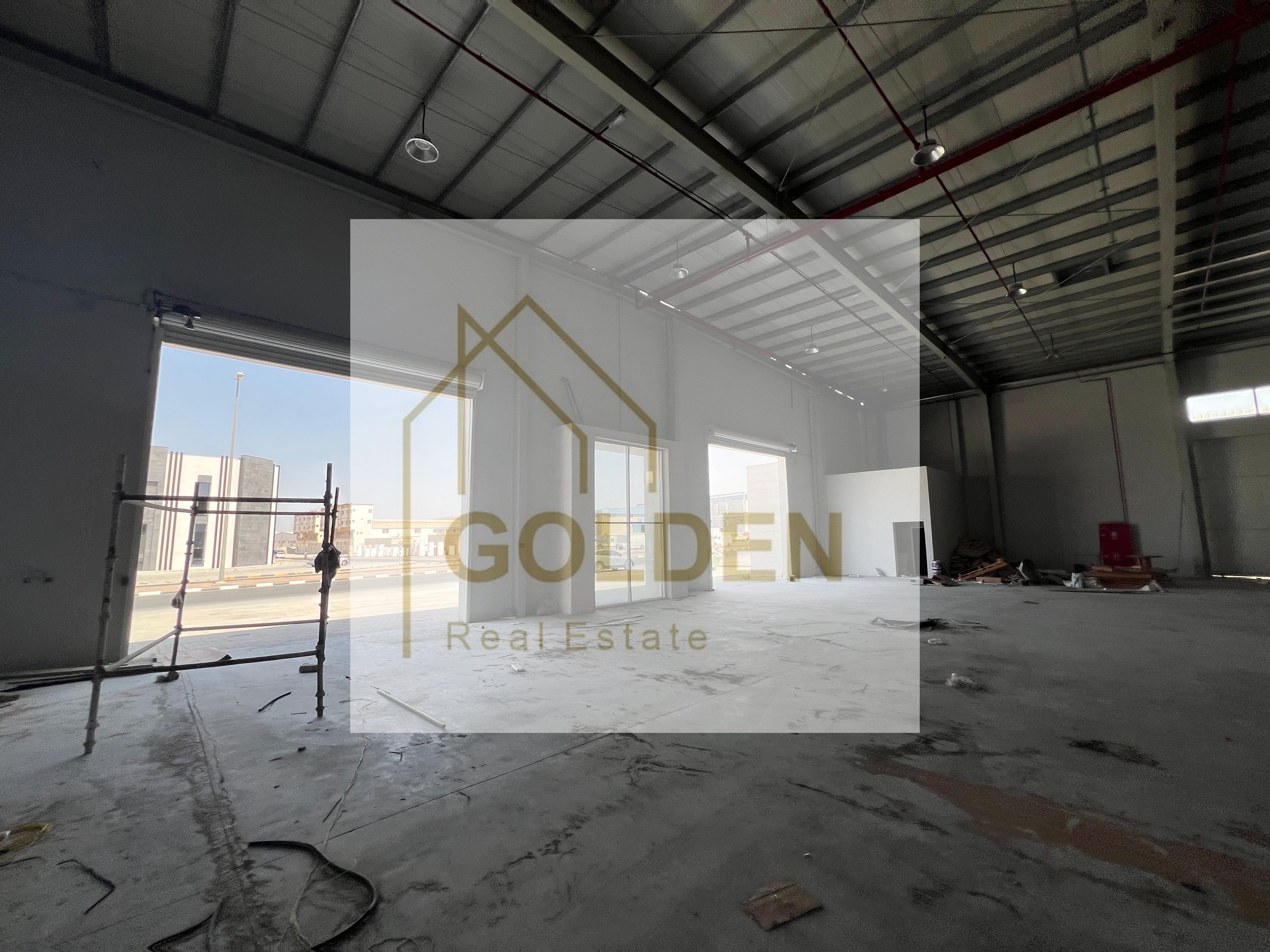 300 kW electrical power, direct front parking on the main road, and a large 23,000 sq ft warehouse in a prime main-street location.