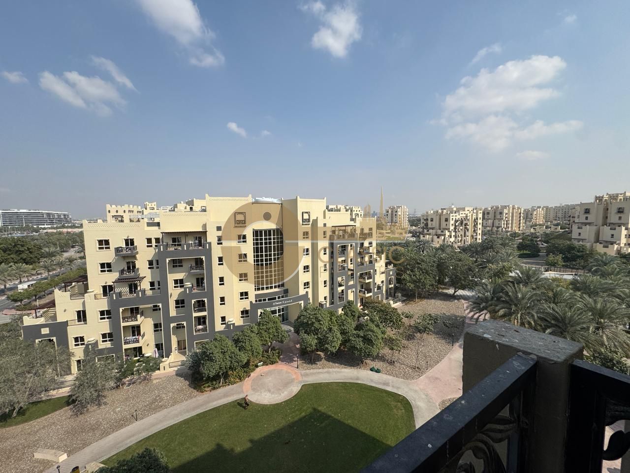 SPACIOUS UNIT | COMMUNITY LIVING | BALCONY
