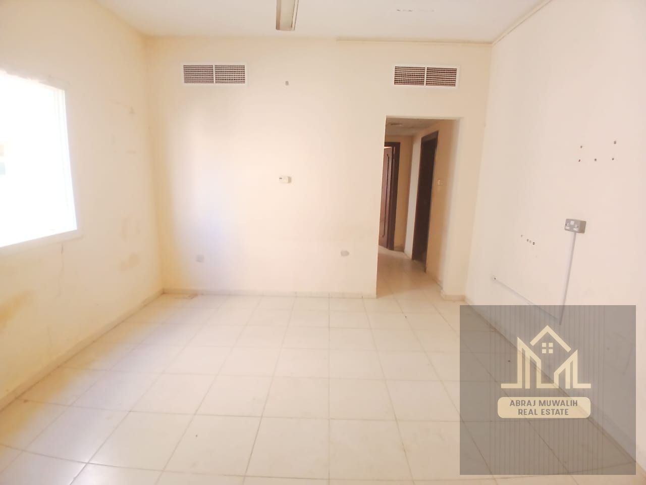 spacious apartment family building prime location just 30k