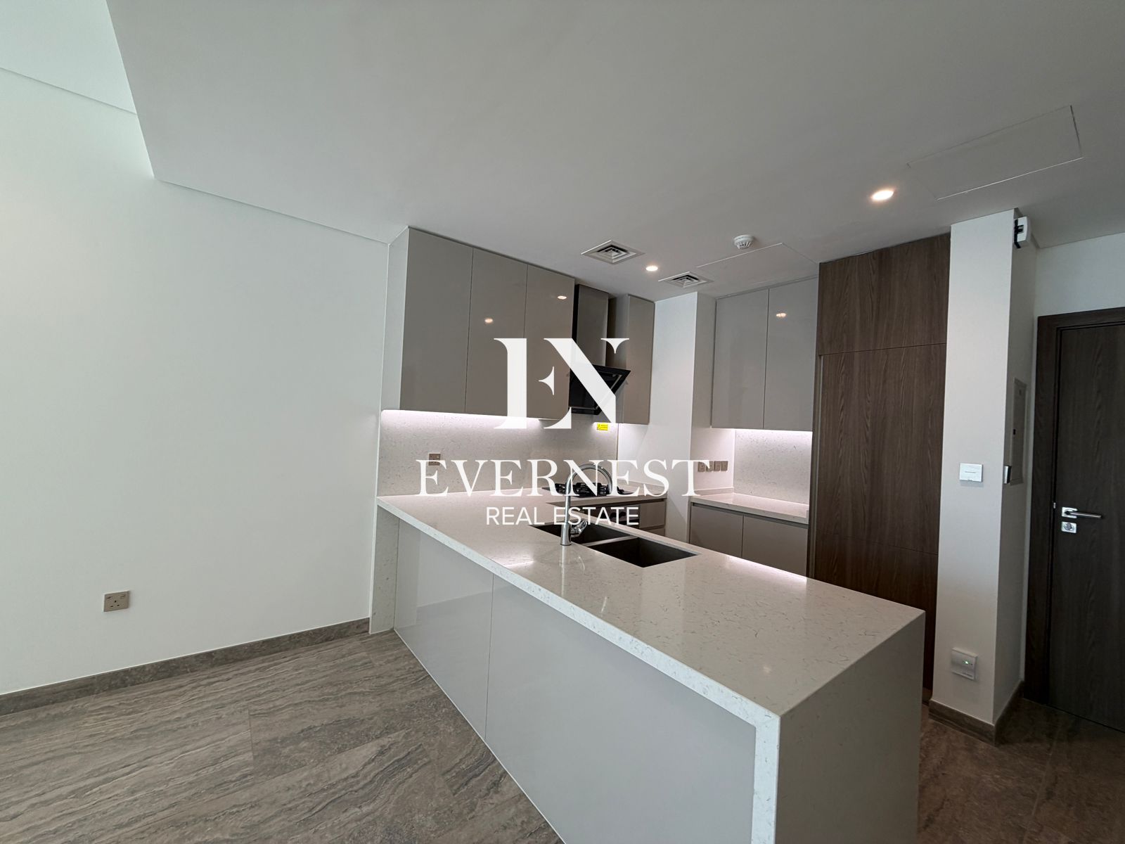 Spacious 2BR | Peninsula One | Canal Community