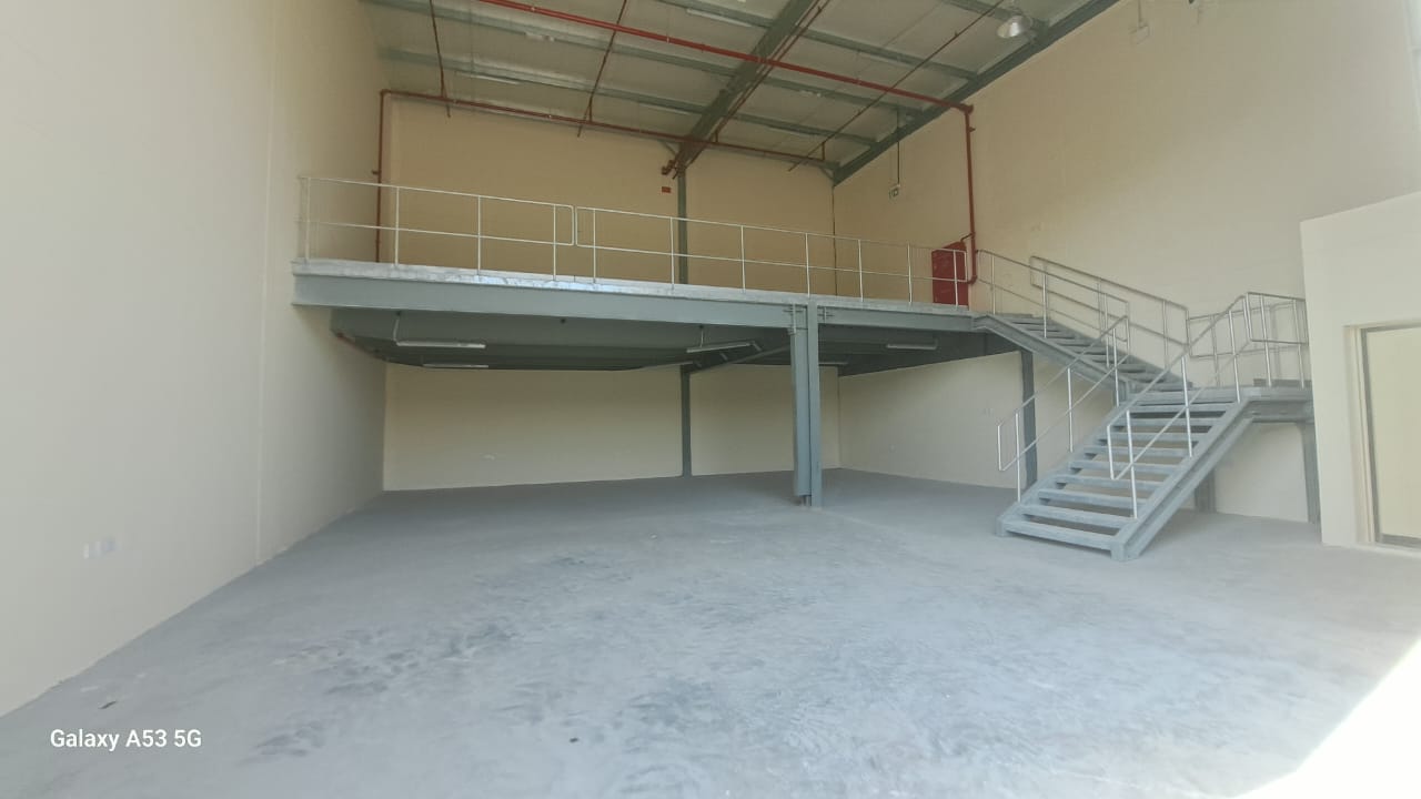 Warehouse in Sajaa Industrial Area, 2,500 sq. ft, suitable for all services, AED 120,000/year.
