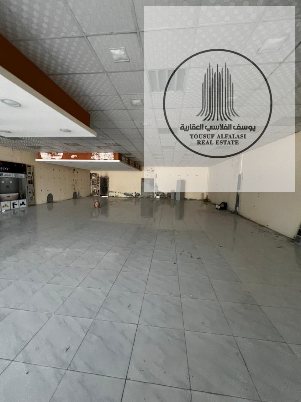 Showroom, 50KW, practical design, frontage on a main street, prime location, easily accessible
