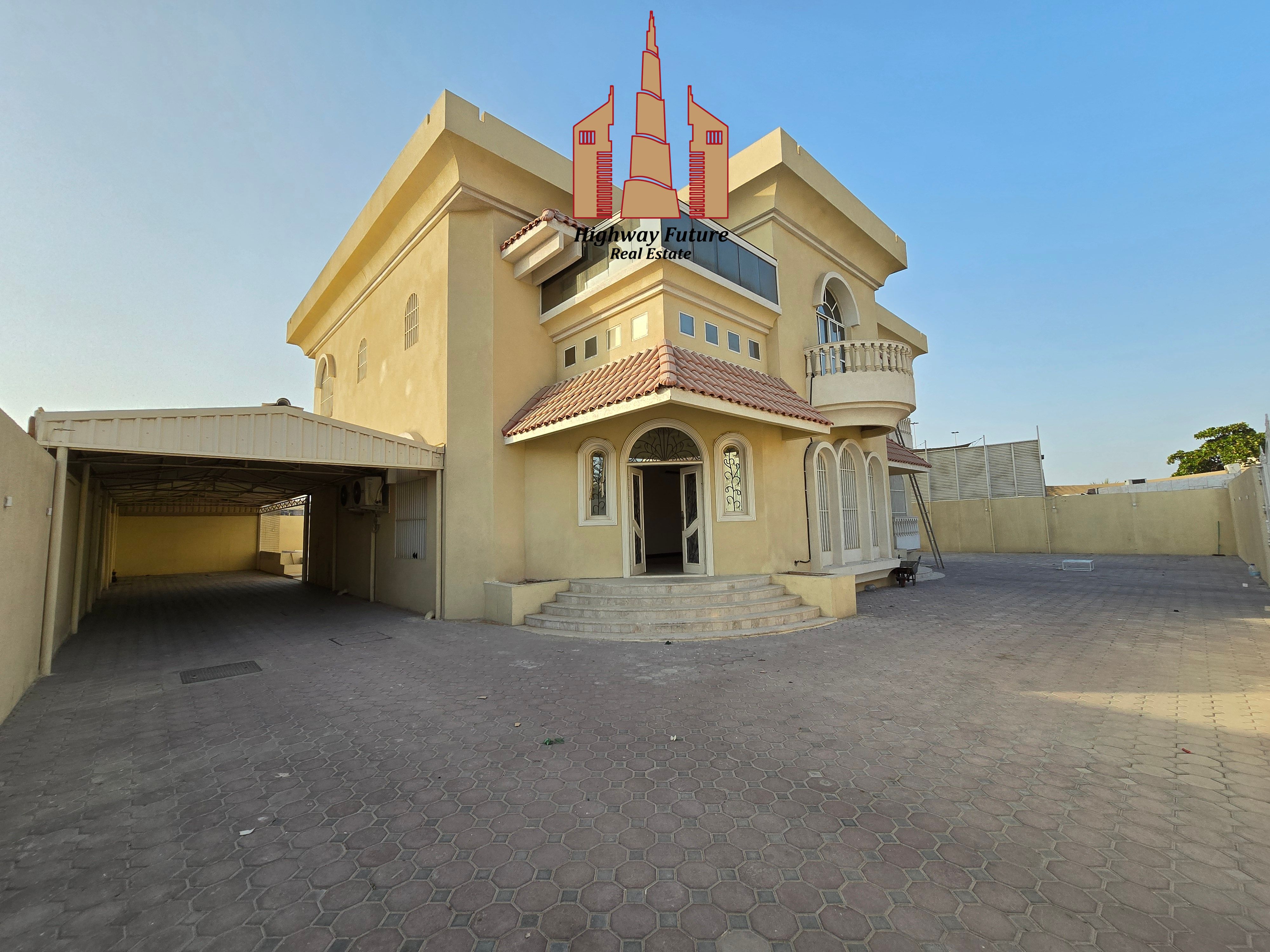 Big garden yard parking 2 hall Majlis Maid room 5 bedroom like new renovated villa near Park 150k
