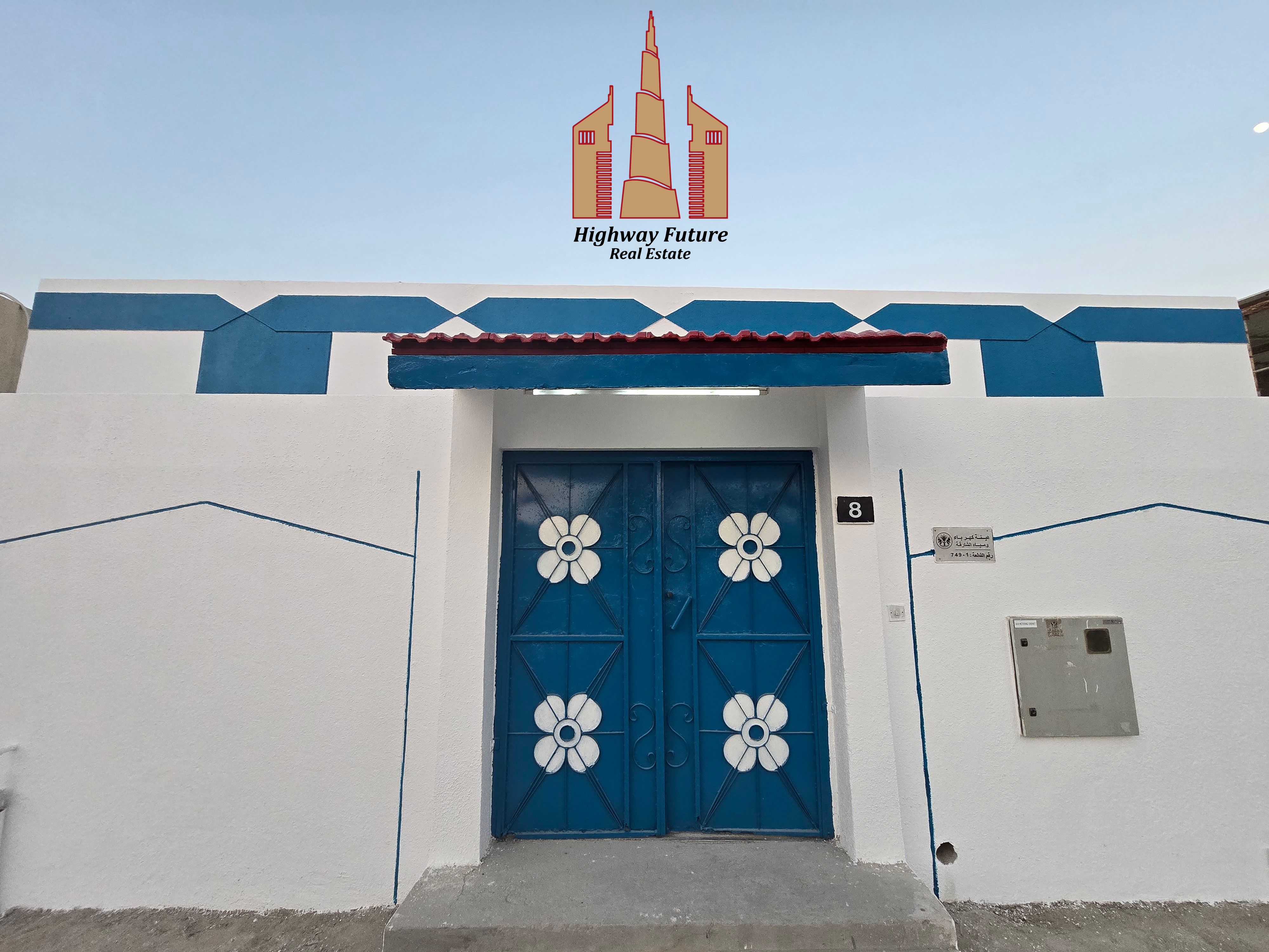 Neat and clean 3 bedroom villa for sale 1 hall with out AC hot property just 650k